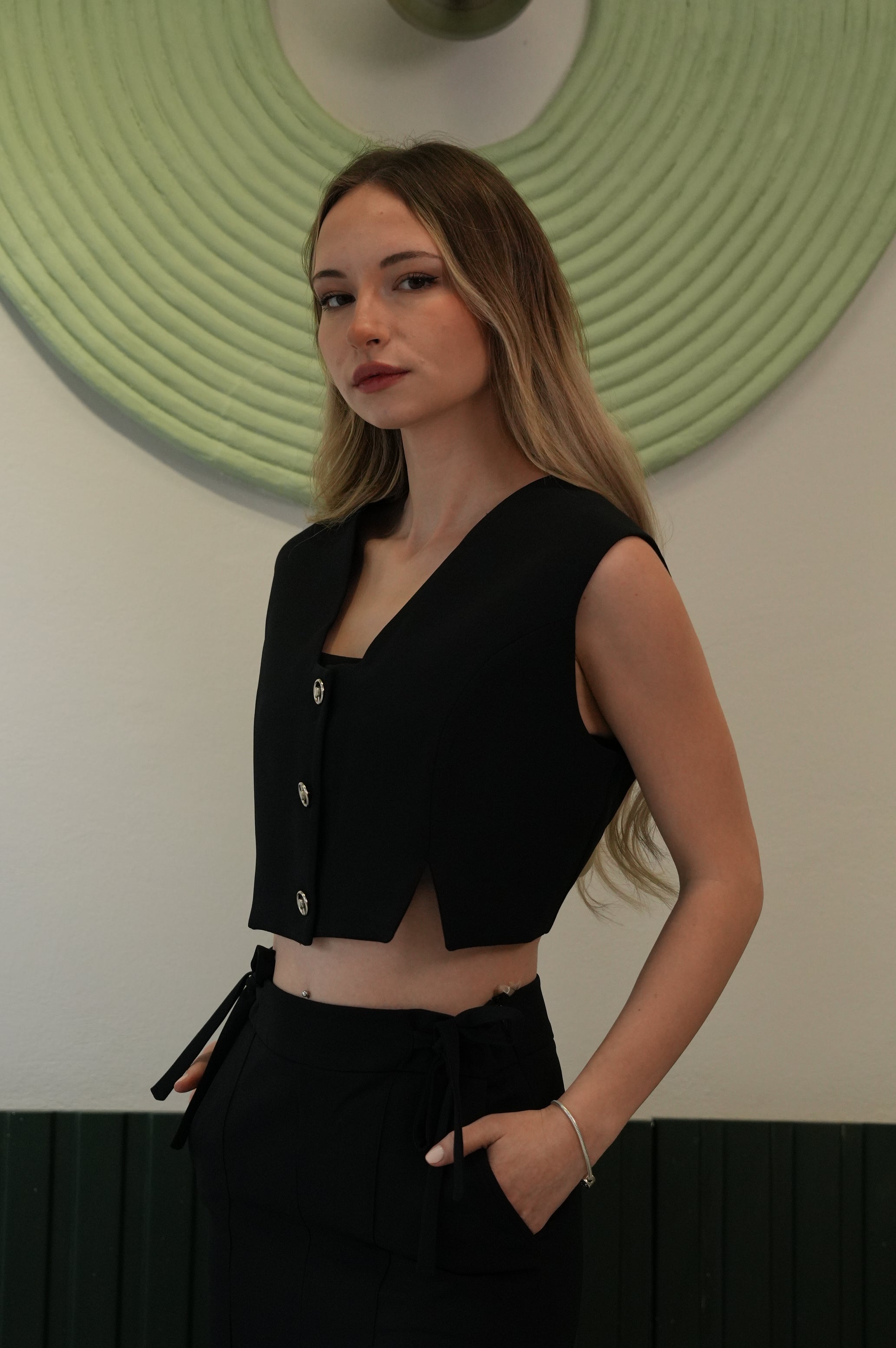 Kadın Siyah Crop Yelek Bol Paça Pantolon Takım