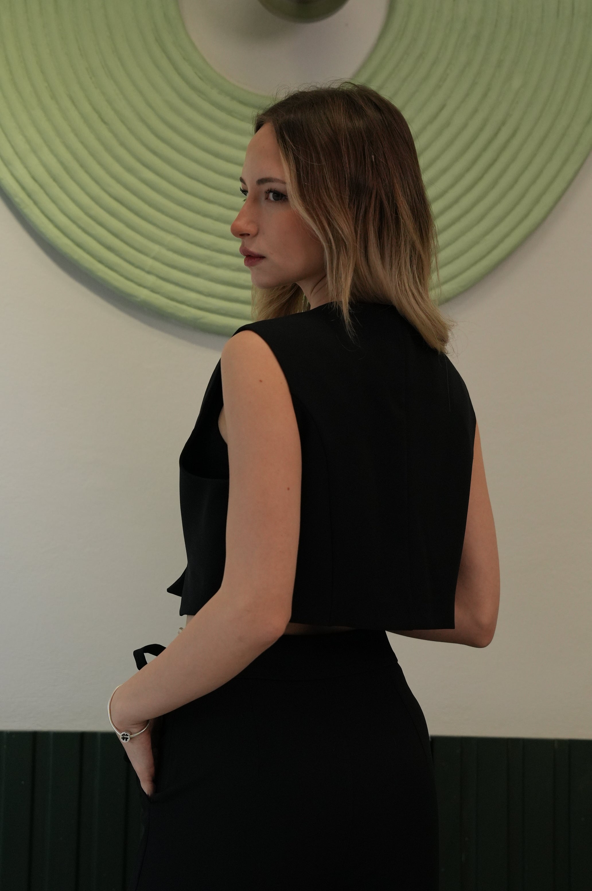 Kadın Siyah Crop Yelek Bol Paça Pantolon Takım