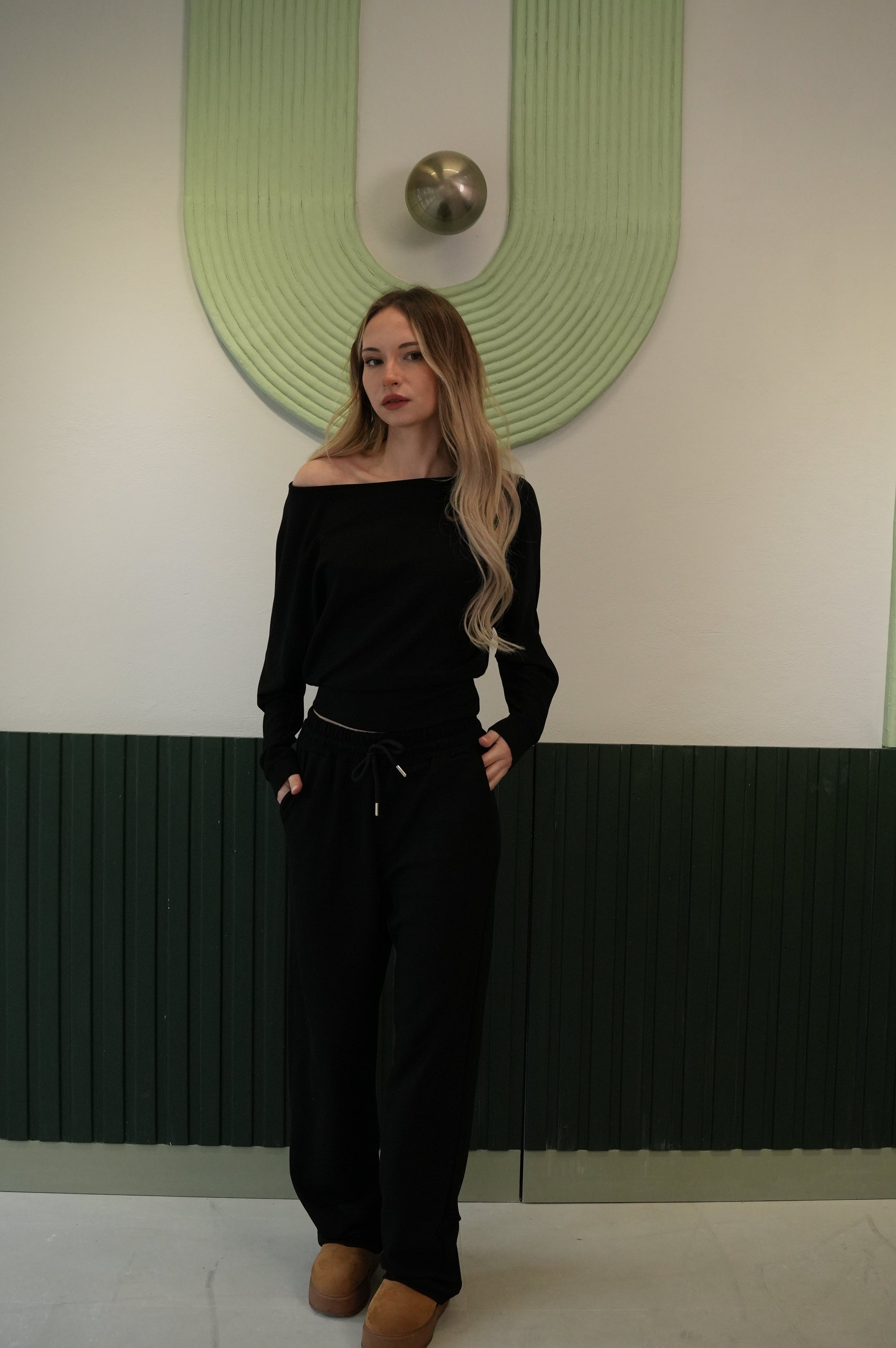 Kadın Siyah Kayık Yaka Jogger Pantolon Takım