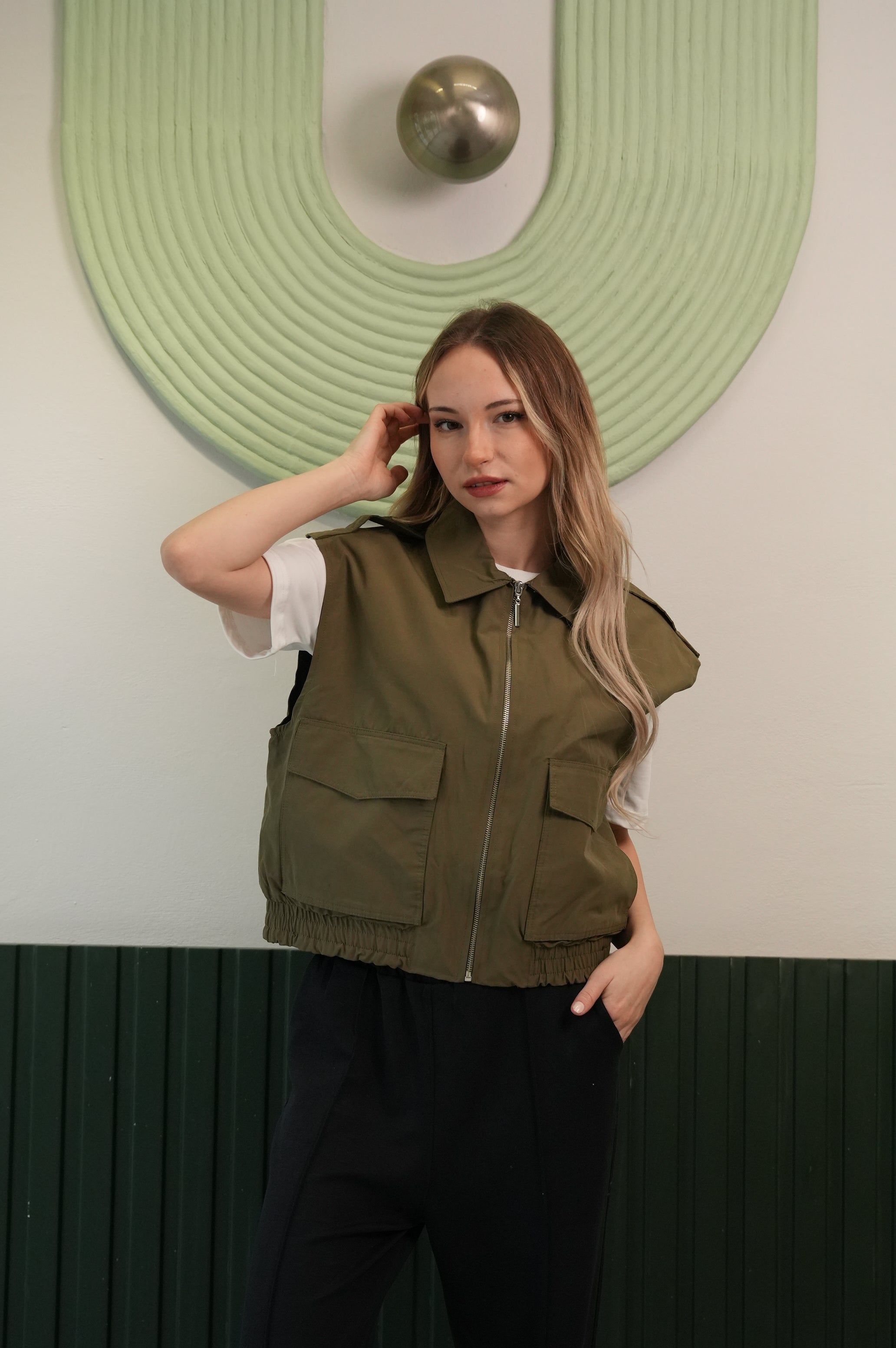 Fermuarlı Cep Detaylı Kolsuz Yelek – Haki