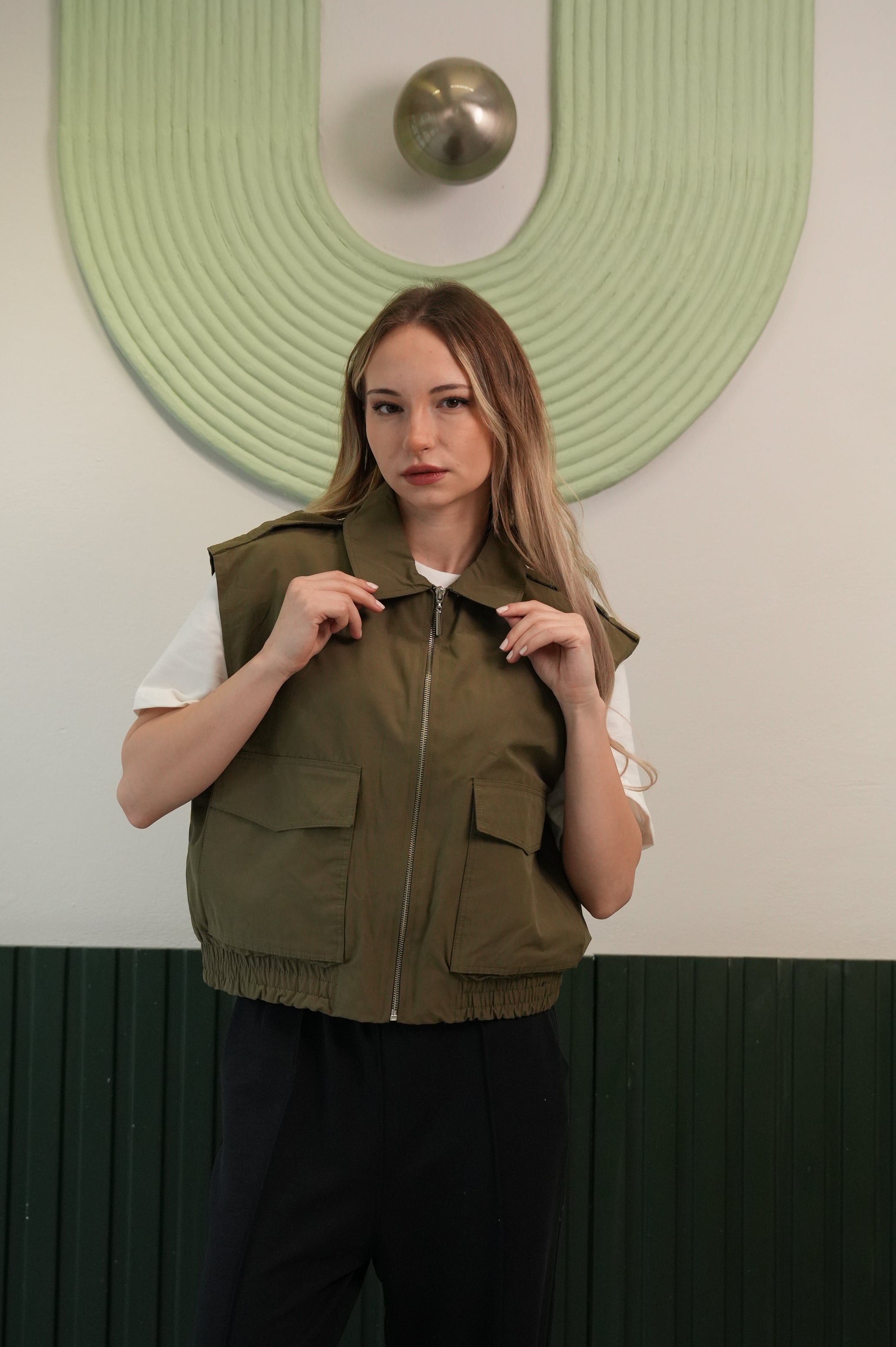 Fermuarlı Cep Detaylı Kolsuz Yelek – Haki