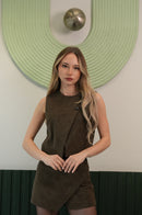 Asimetrik Detaylı Kolsuz Bluz & Mini Etek Takımı – Haki