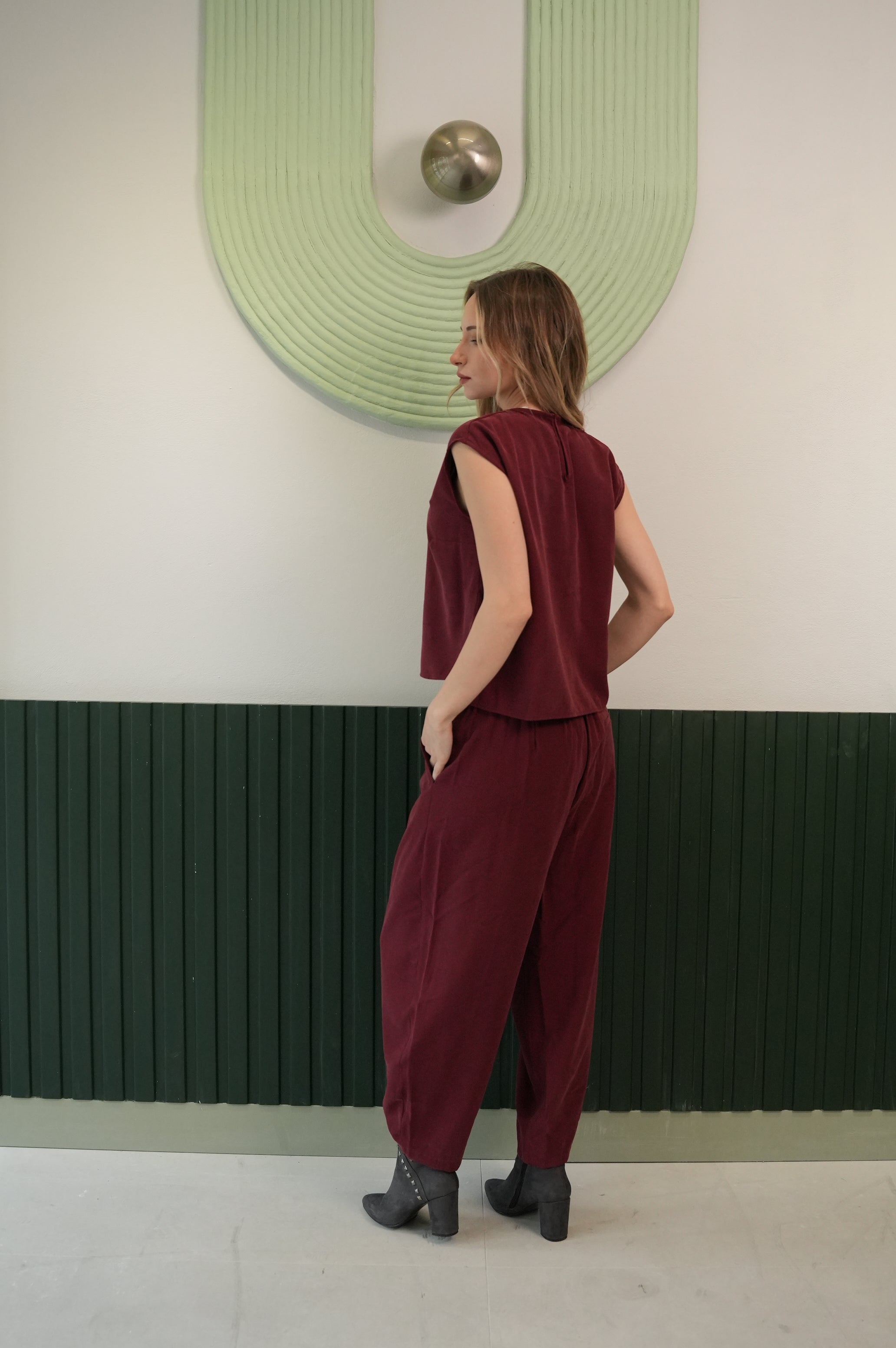 Kolsuz Bluz & Bağcıklı Pantolon Takımı – Bordo