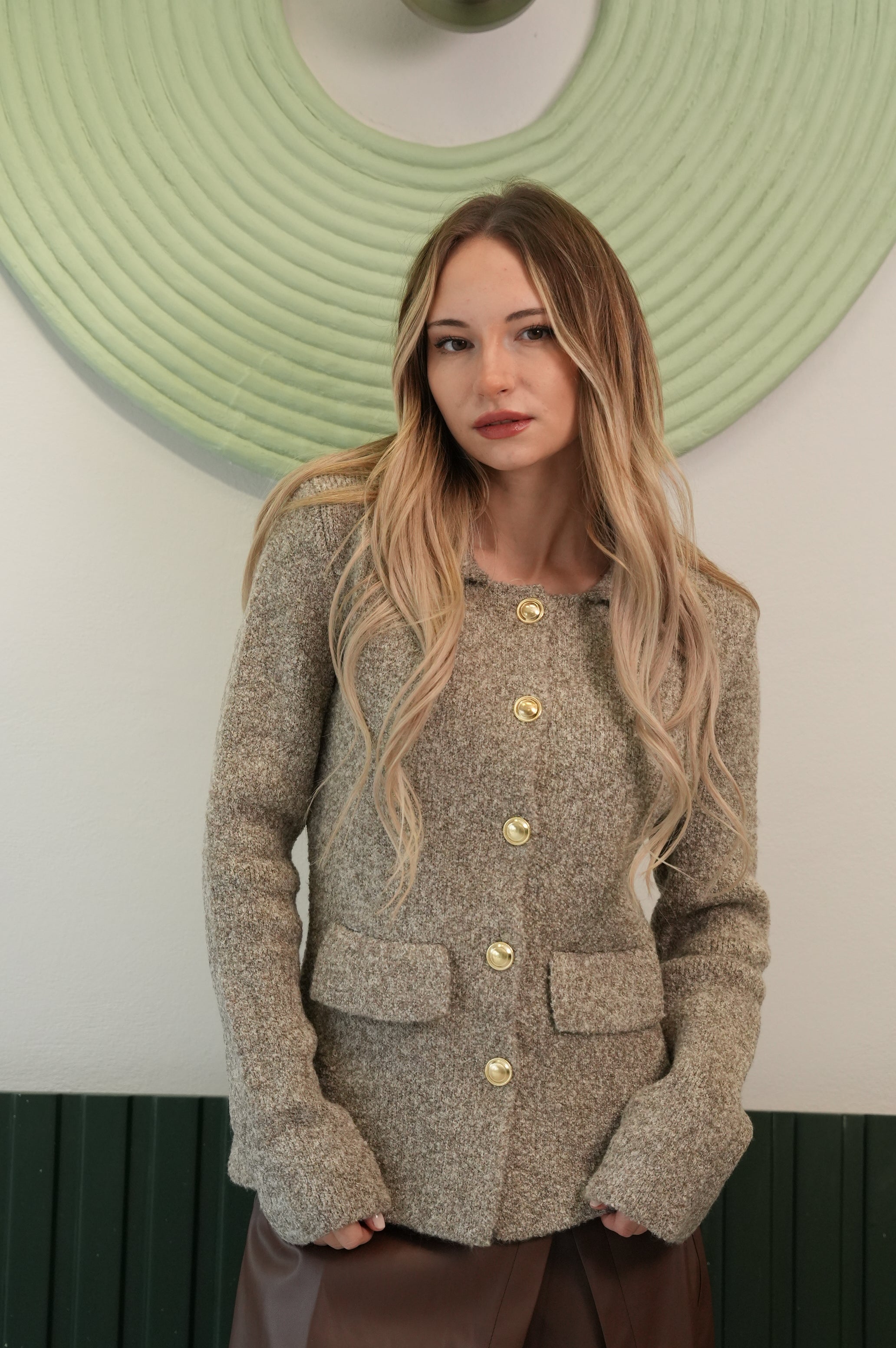 Altın Düğmeli Cepli Triko Ceket – Bej