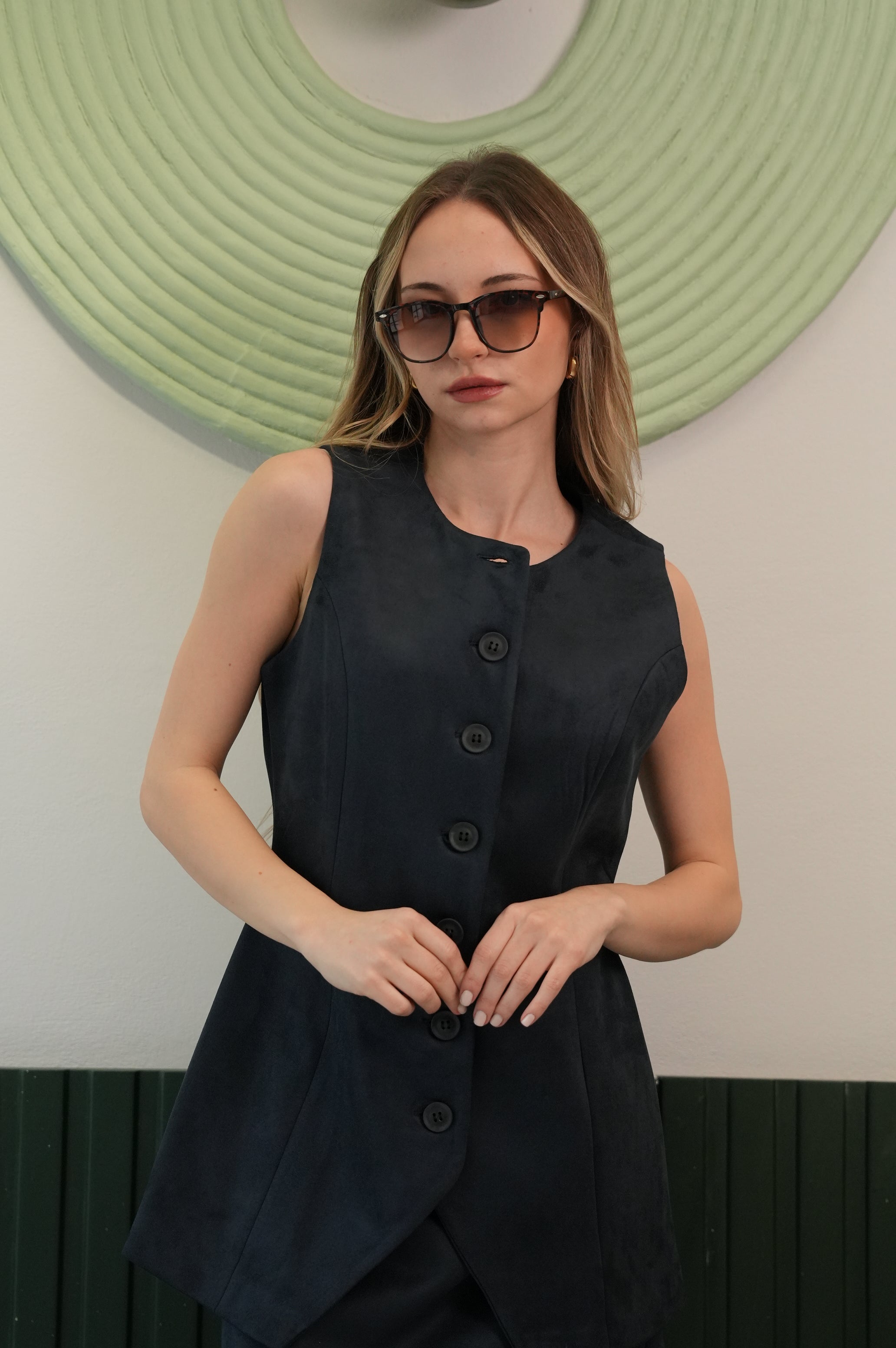 Düğmeli Kolsuz Yelek & Mini Etek Takımı – Lacivert