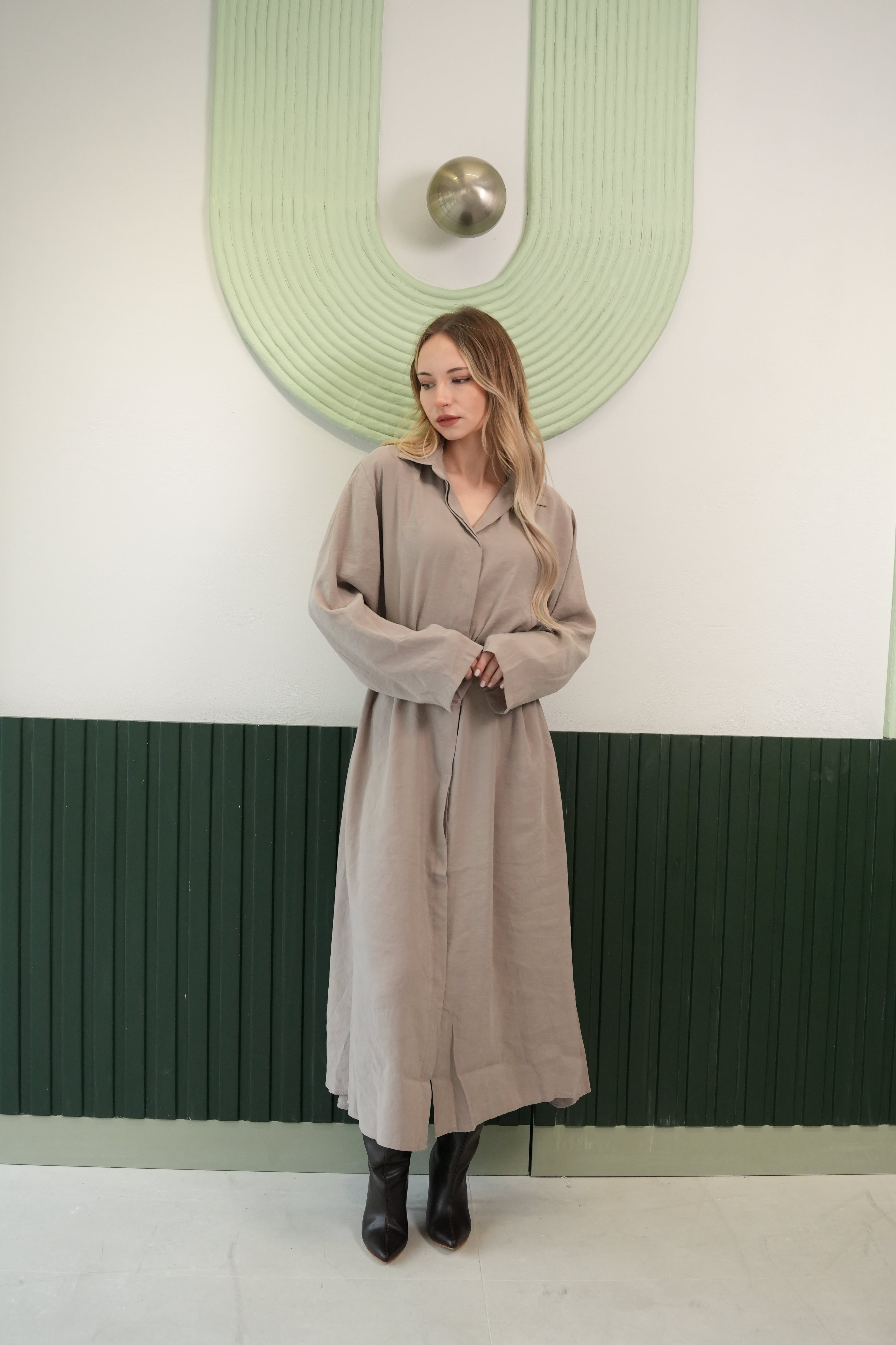 Kemer Detaylı Bej Gömlek Elbise