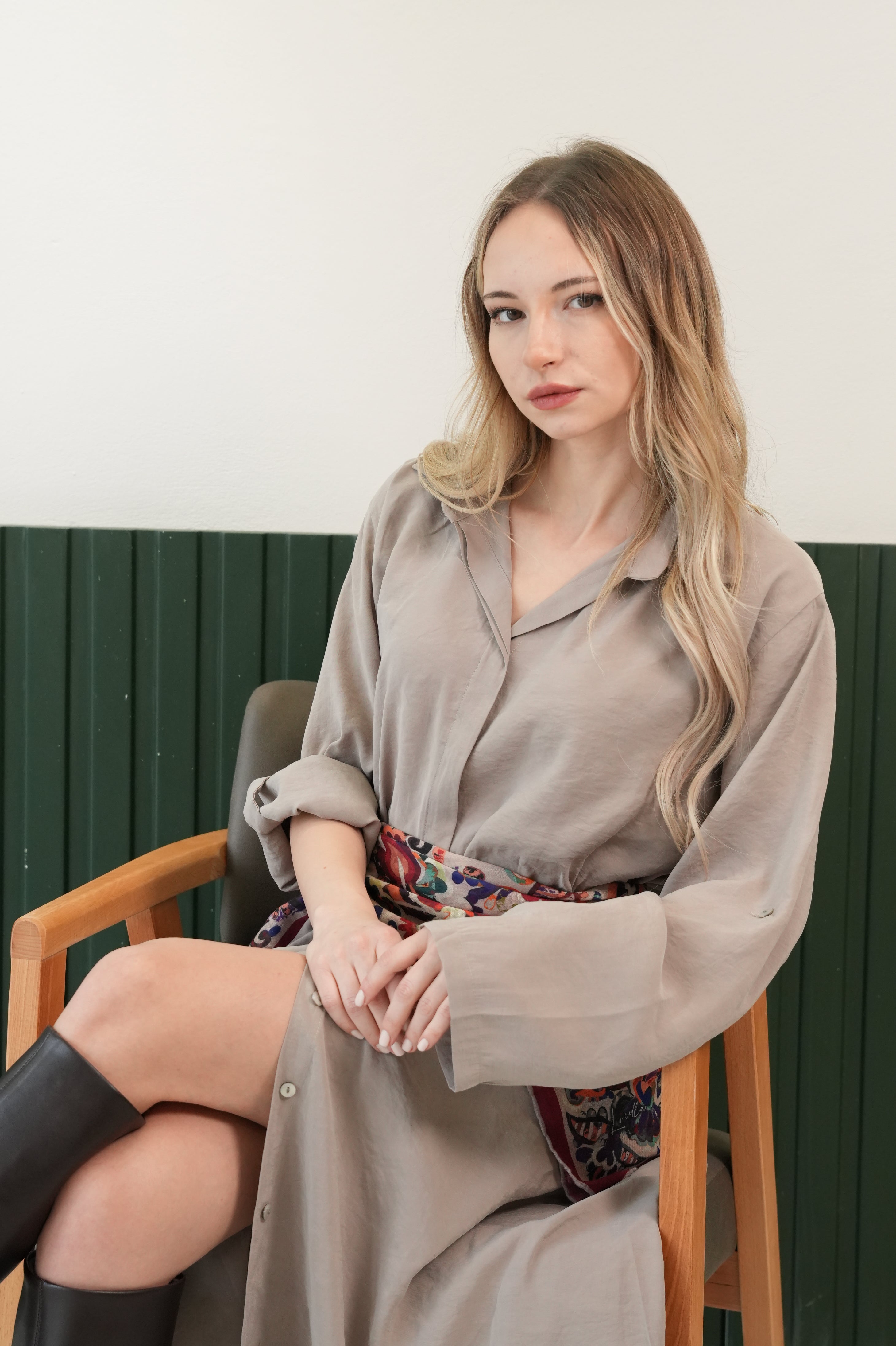 Kemer Detaylı Bej Gömlek Elbise