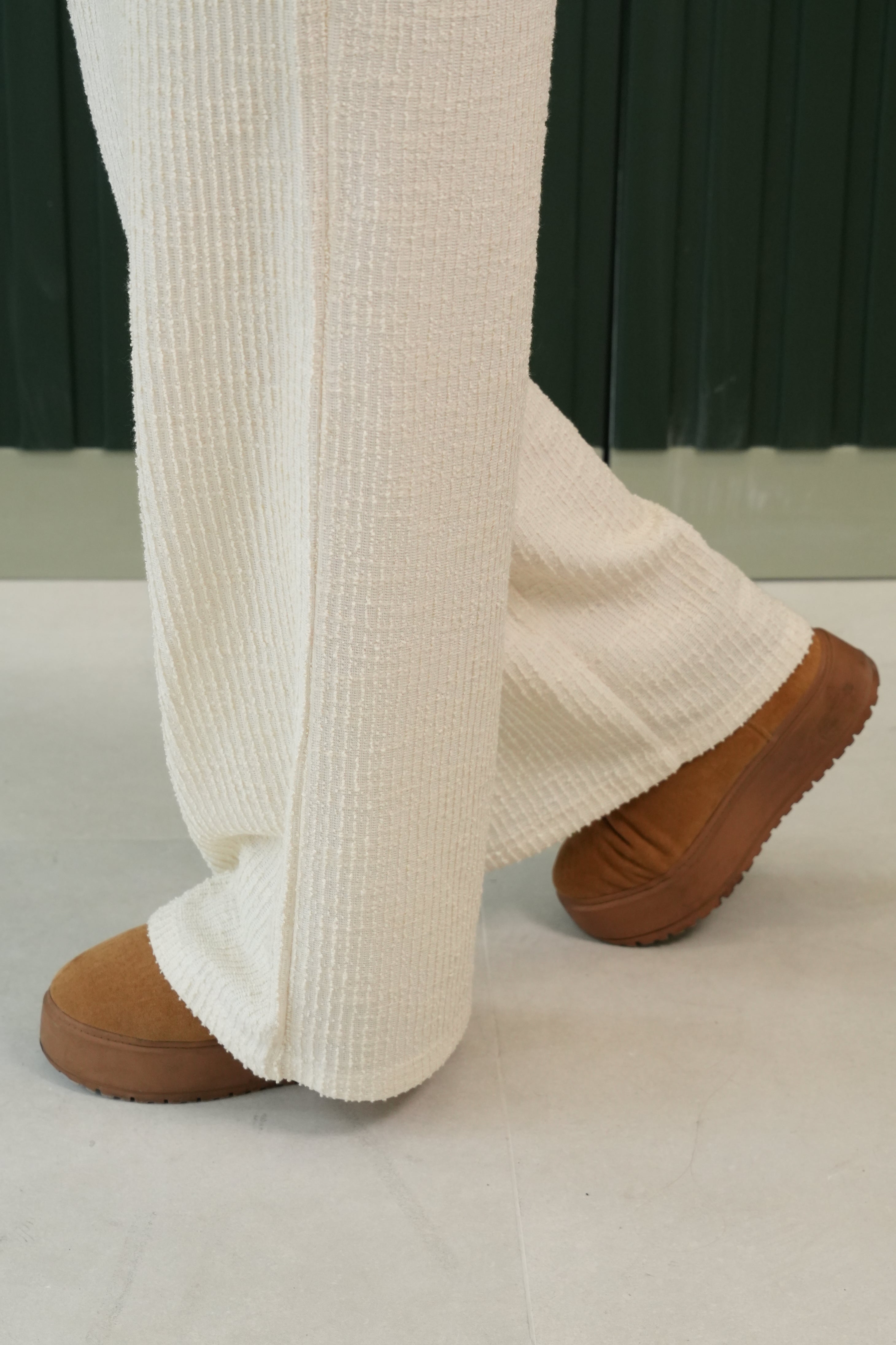 Dokulu Bluz & Bol Paça Pantolon Takım - Krem