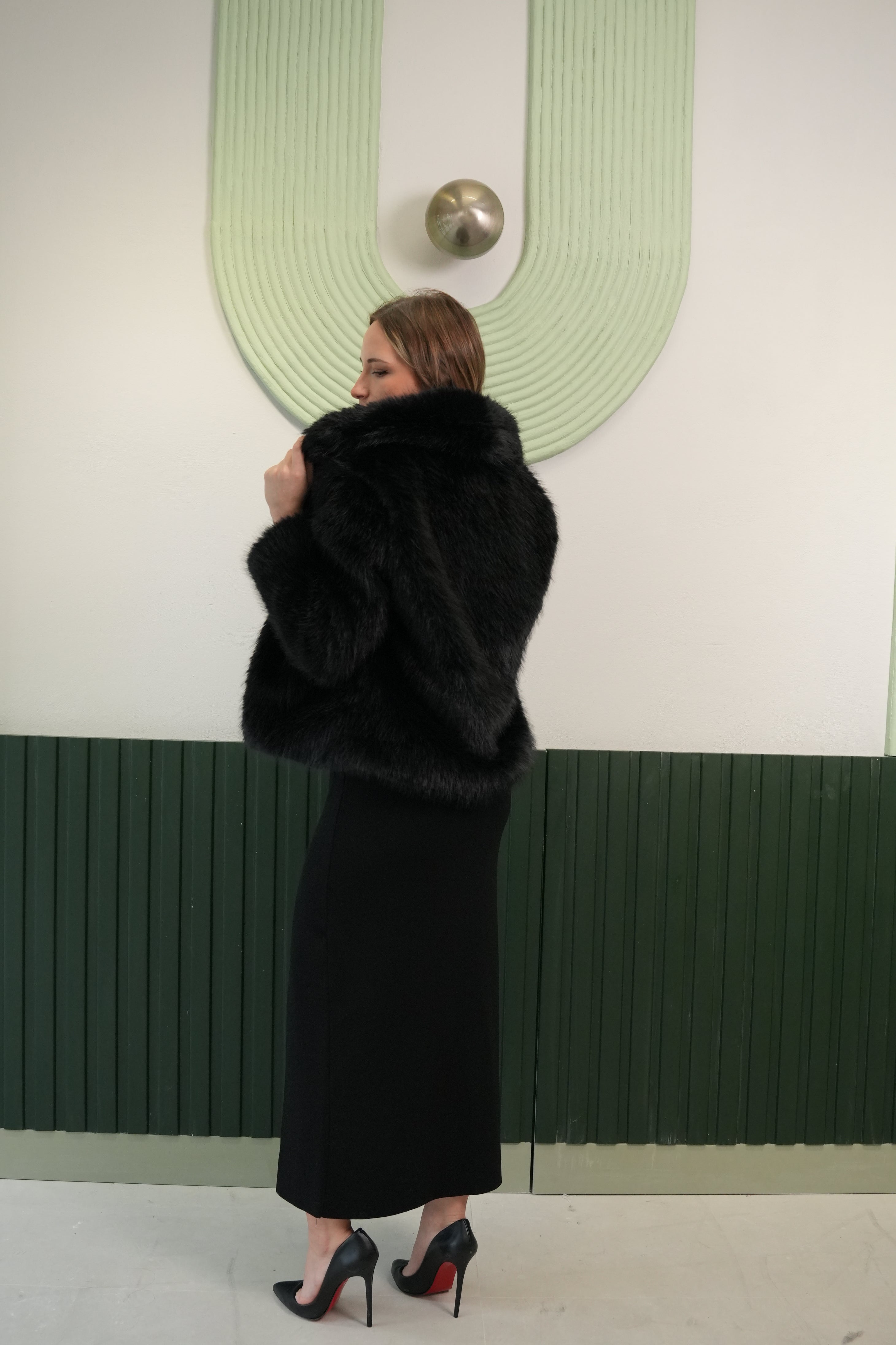 Kruvaze Yaka Suni Kürk Ceket – Siyah