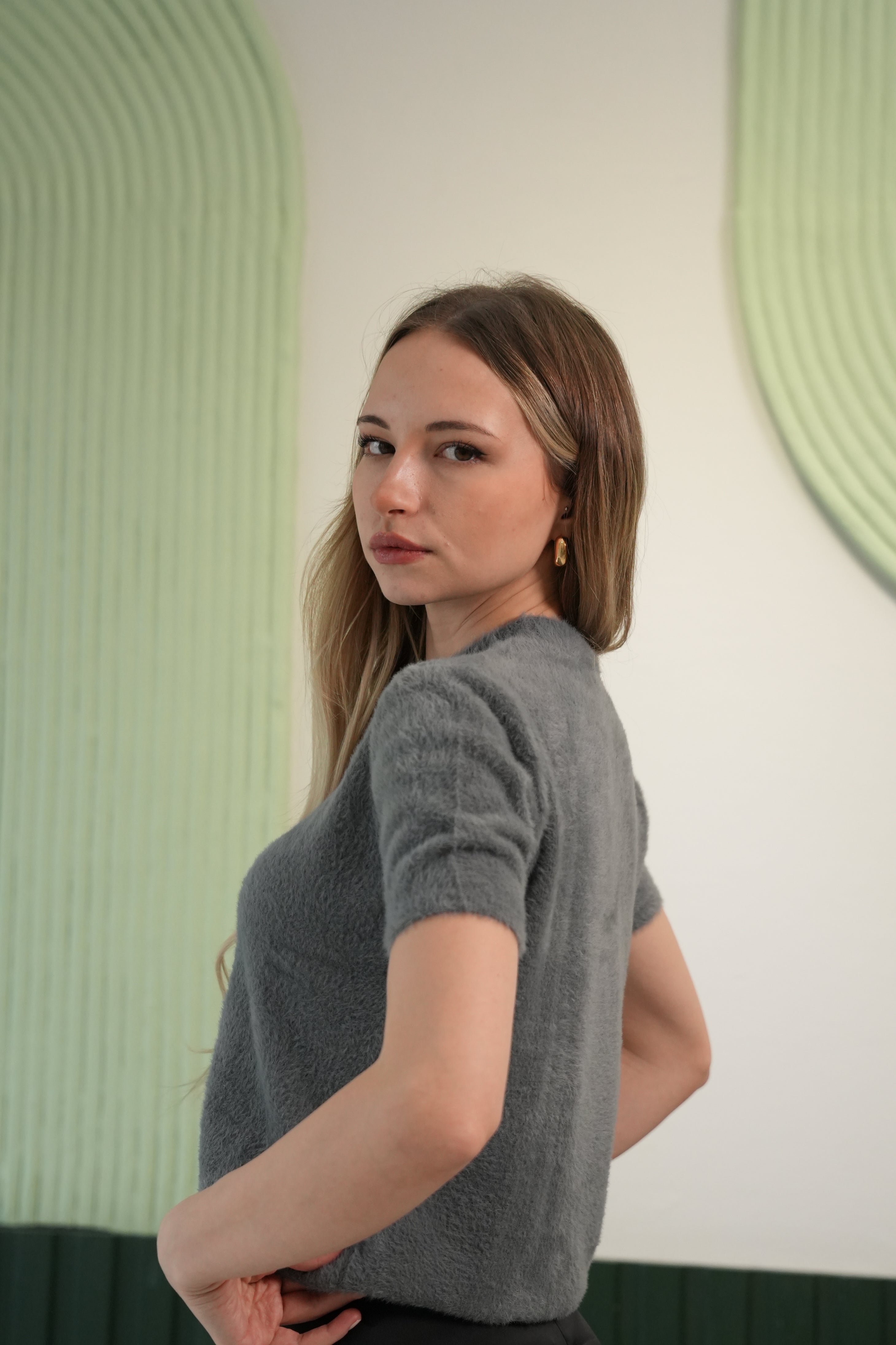 Yumuşak Dokulu Antrasit Gri Kısa Kollu Bluz