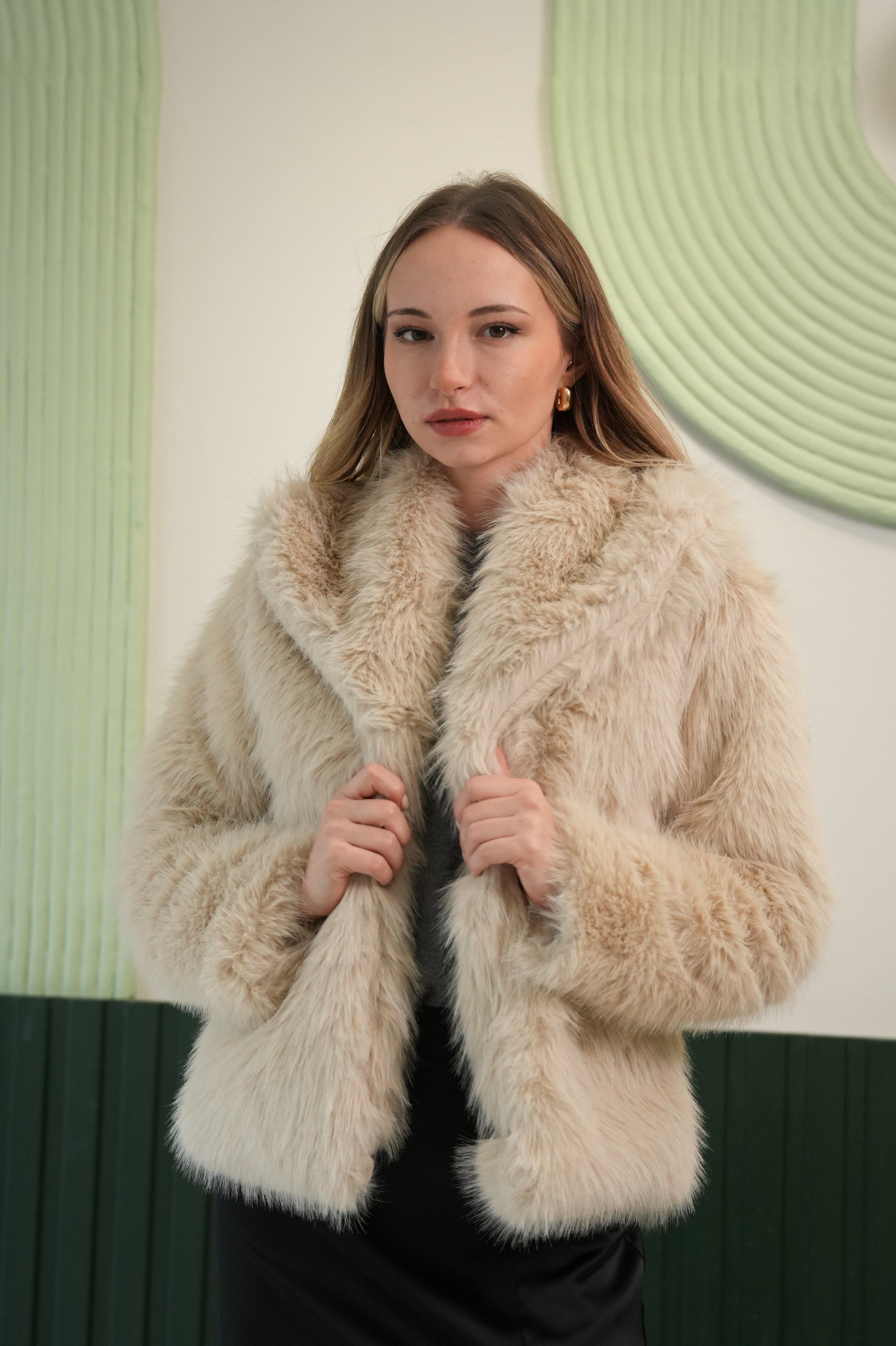 Kruvaze Yaka Suni Kürk Ceket – Bej