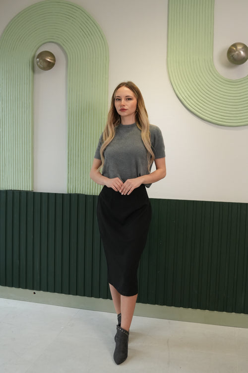 Yüksek Bel Yırtmaçlı Midi Etek – Siyah