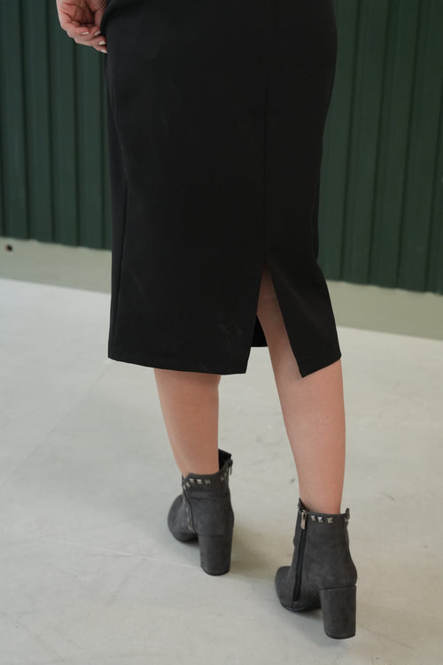 Yüksek Bel Yırtmaçlı Midi Etek – Siyah