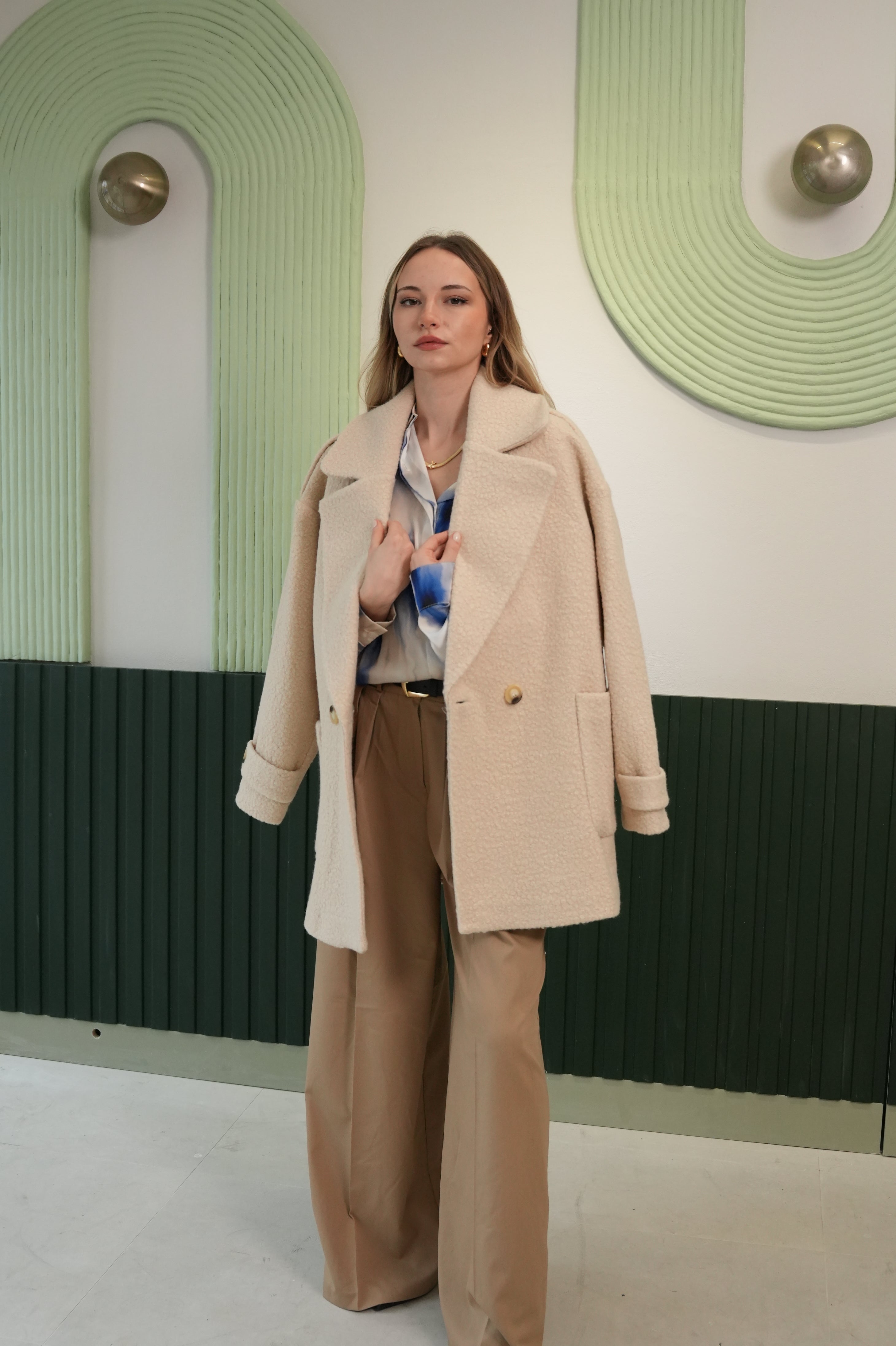 Kadın Bej Buklet Dokulu Oversize Ceket - Kruvaze Yaka Çift Düğmeli Kaşe Ceket