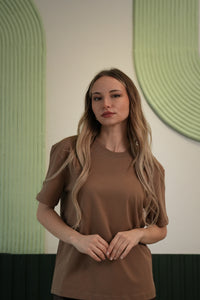 Kadın Yuvarlak Yaka Düz Kesim Basic Tişört – Kahverengi