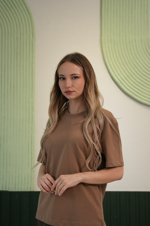 Kadın Yuvarlak Yaka Düz Kesim Basic Tişört – Kahverengi