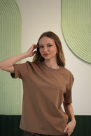 Kadın Yuvarlak Yaka Düz Kesim Basic Tişört – Kahverengi