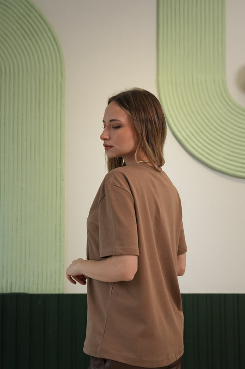 Kadın Yuvarlak Yaka Düz Kesim Basic Tişört – Kahverengi