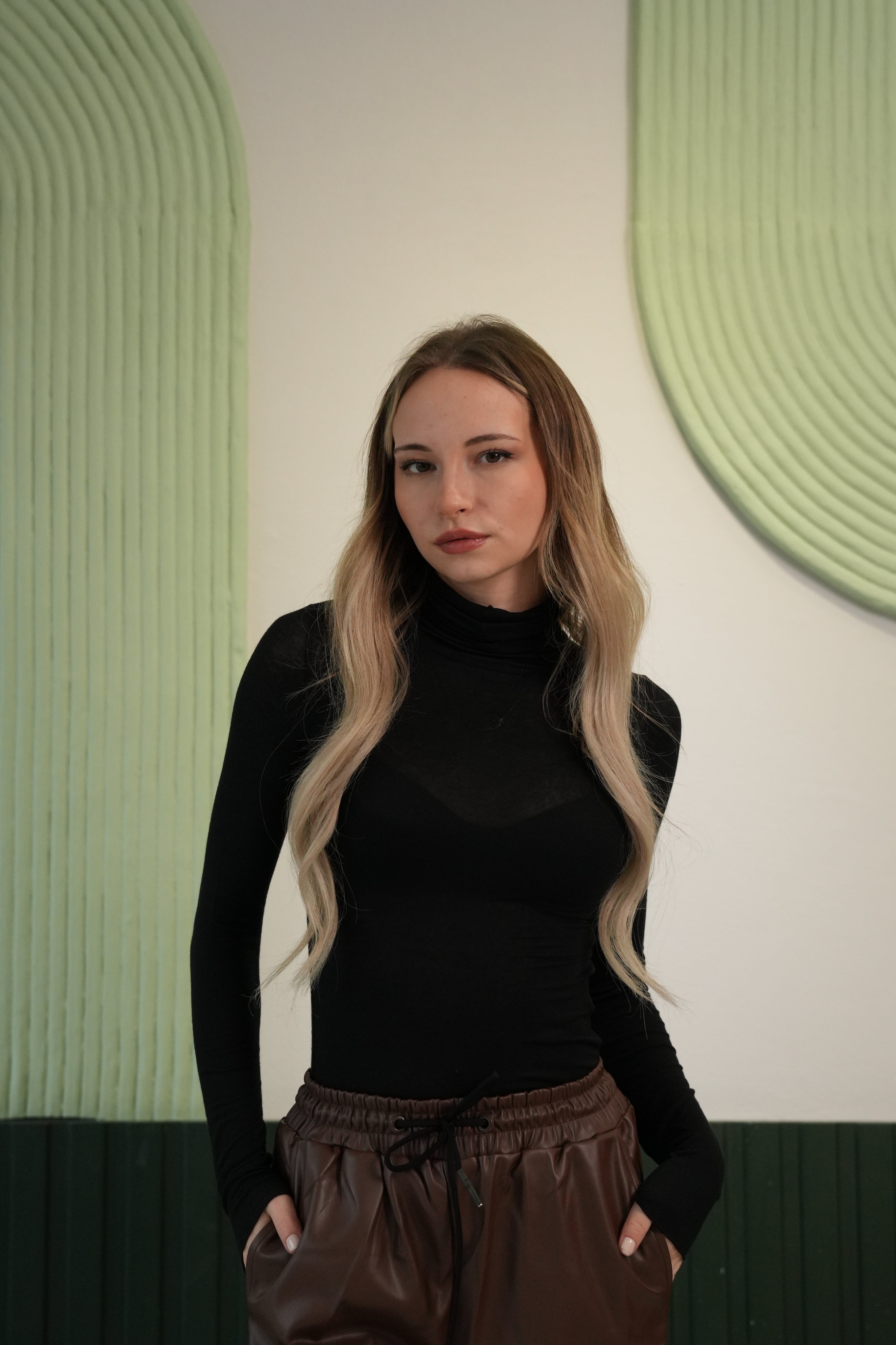 Yarım Balıkçı Yaka Parmak Geçirmeli Dar Kesim Badi - Siyah