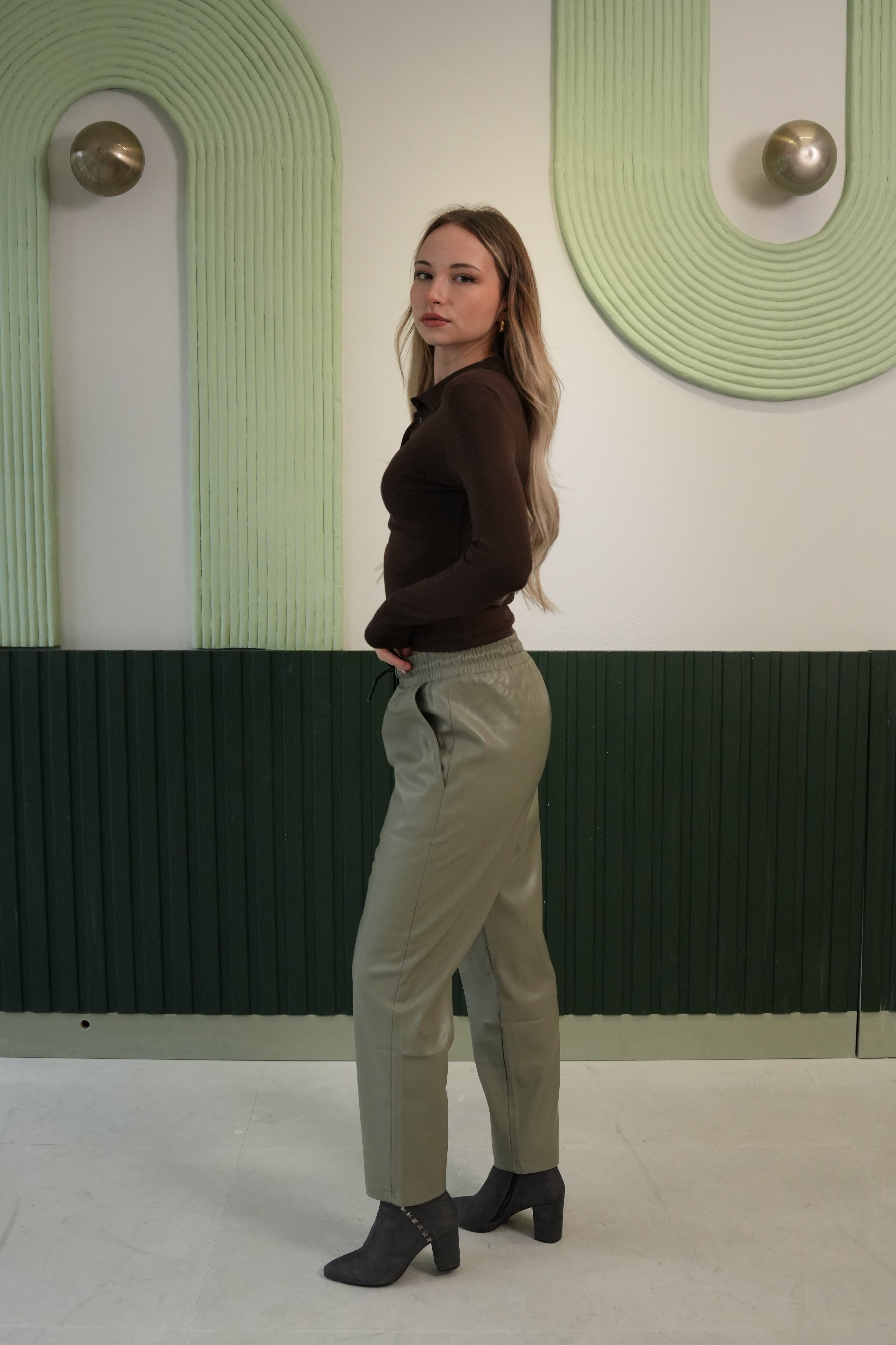 Kadın Polo Yaka Uzun Kollu Slim Fit Bluz – Kahverengi