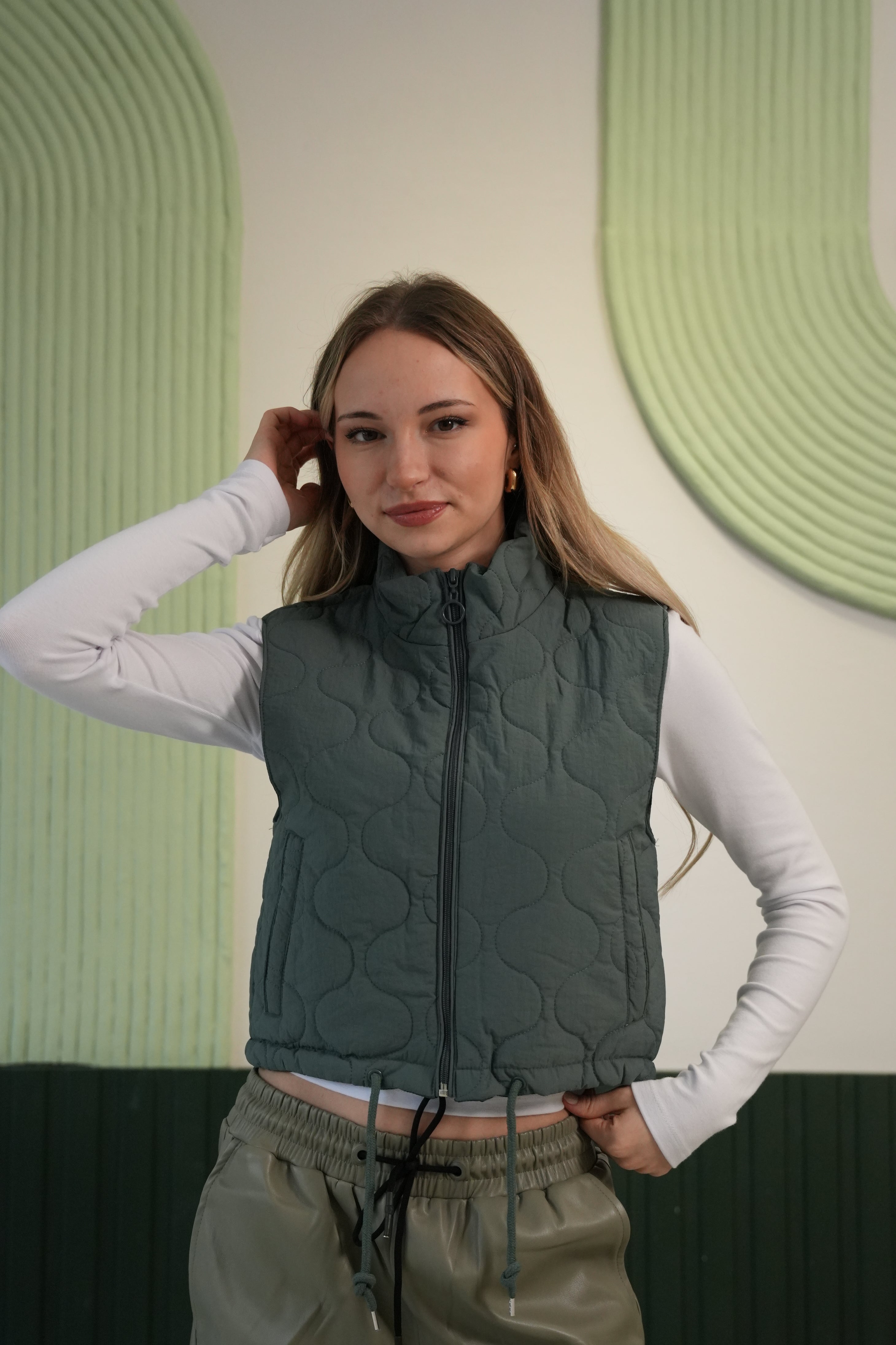 Dik Yaka Kapitoneli Crop Şişme Yelek - Haki