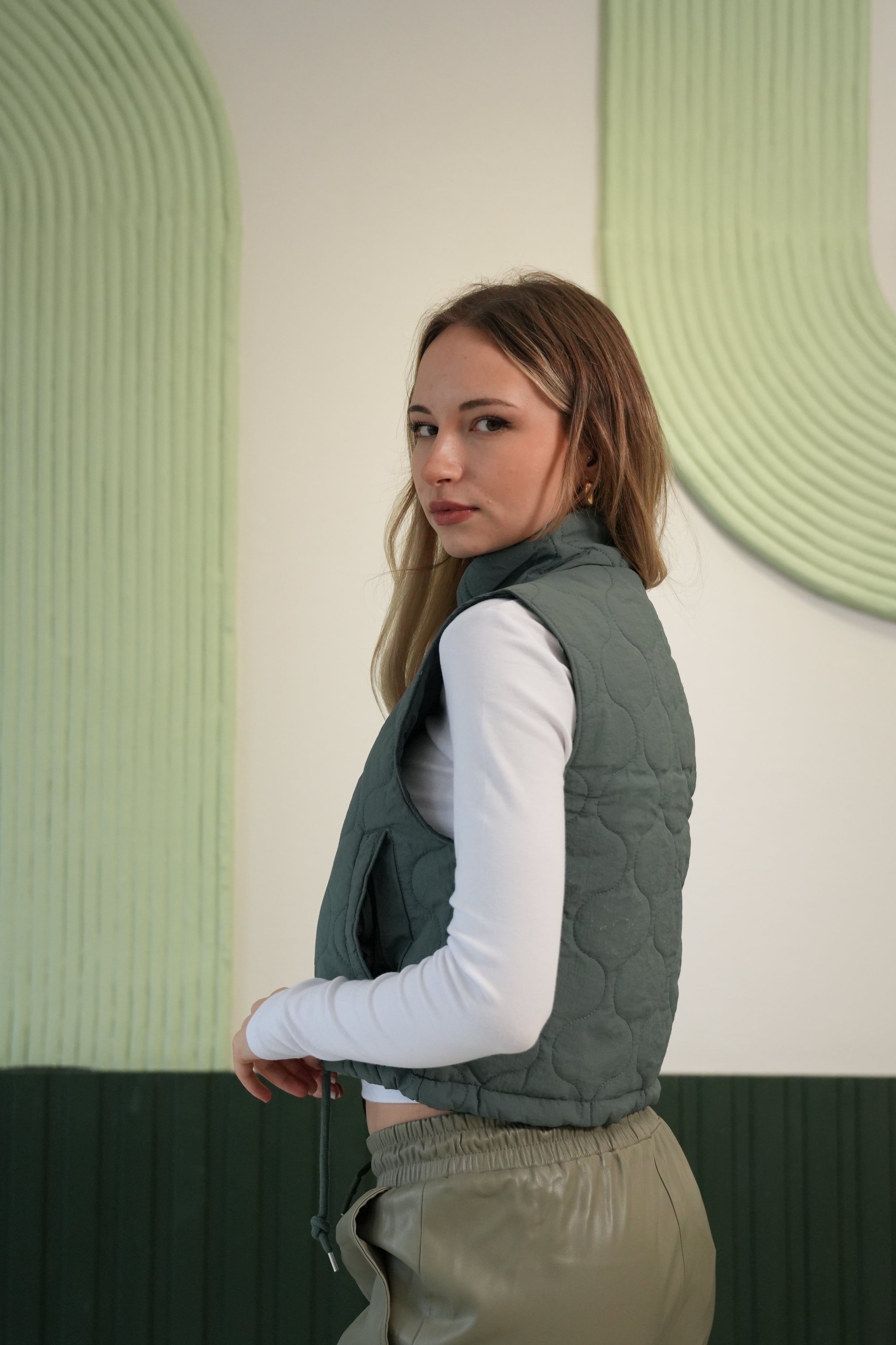 Dik Yaka Kapitoneli Crop Şişme Yelek - Haki