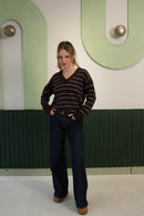 V Yaka Çizgili Triko Kazak – Kahverengi