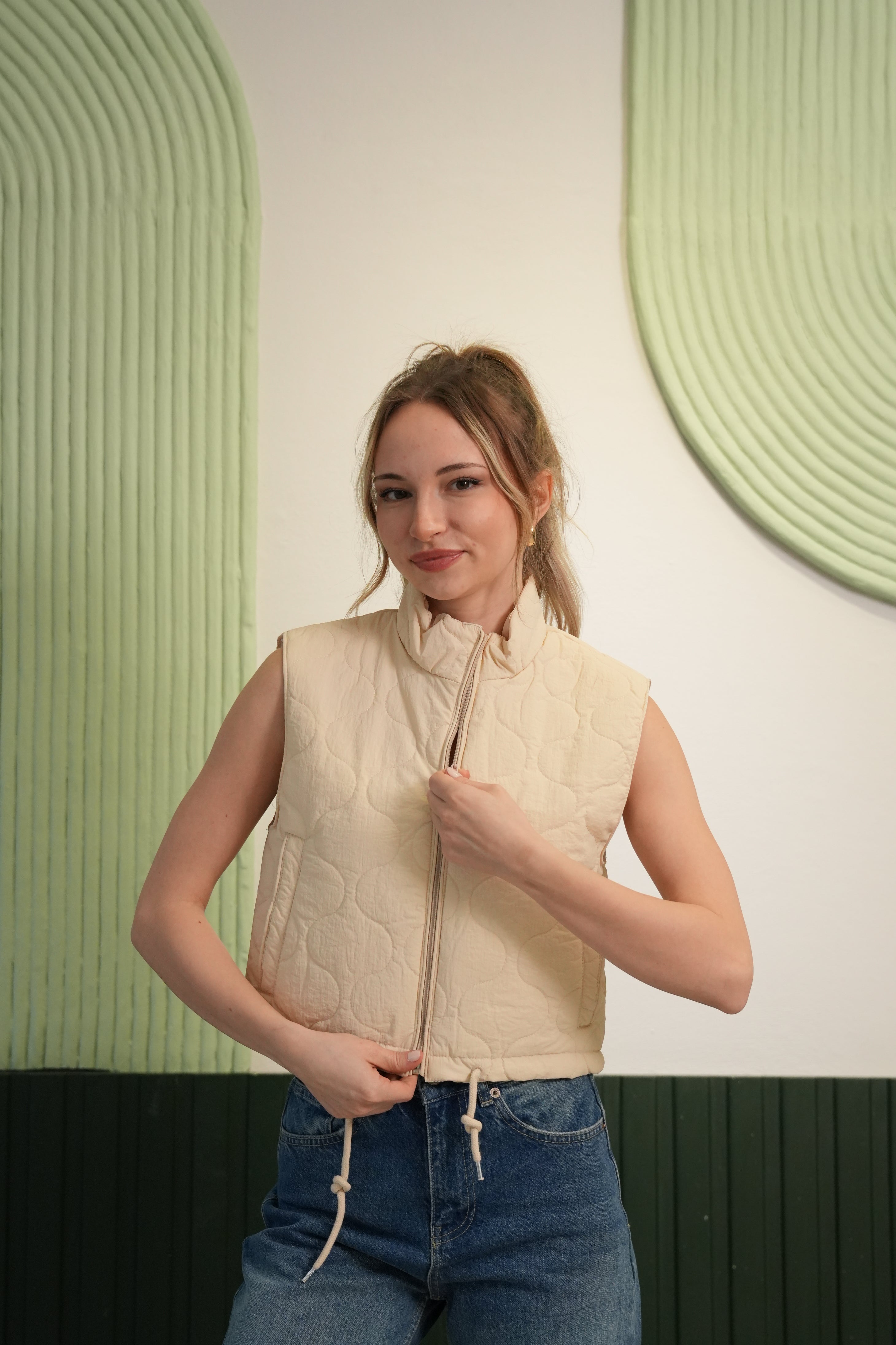 Dik Yaka Kapitoneli Crop Şişme Yelek - Krem