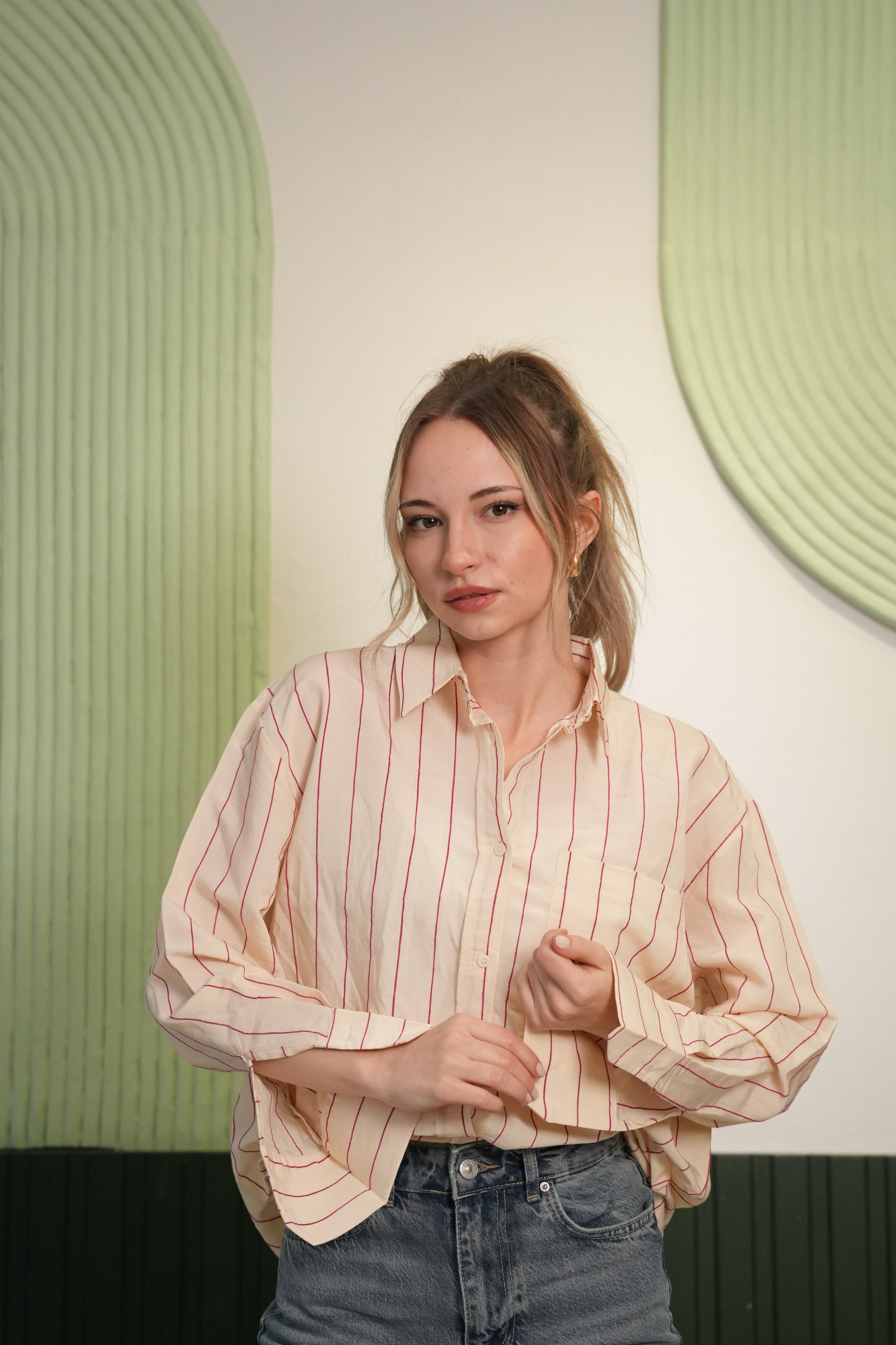 Oversize Kesim Dikey Çizgili Klasik Yaka Gömlek - Ekru/Kırmızı