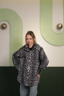 Kapüşonlu Leopar Desenli Oversize Rüzgarlık - Siyah/Beyaz