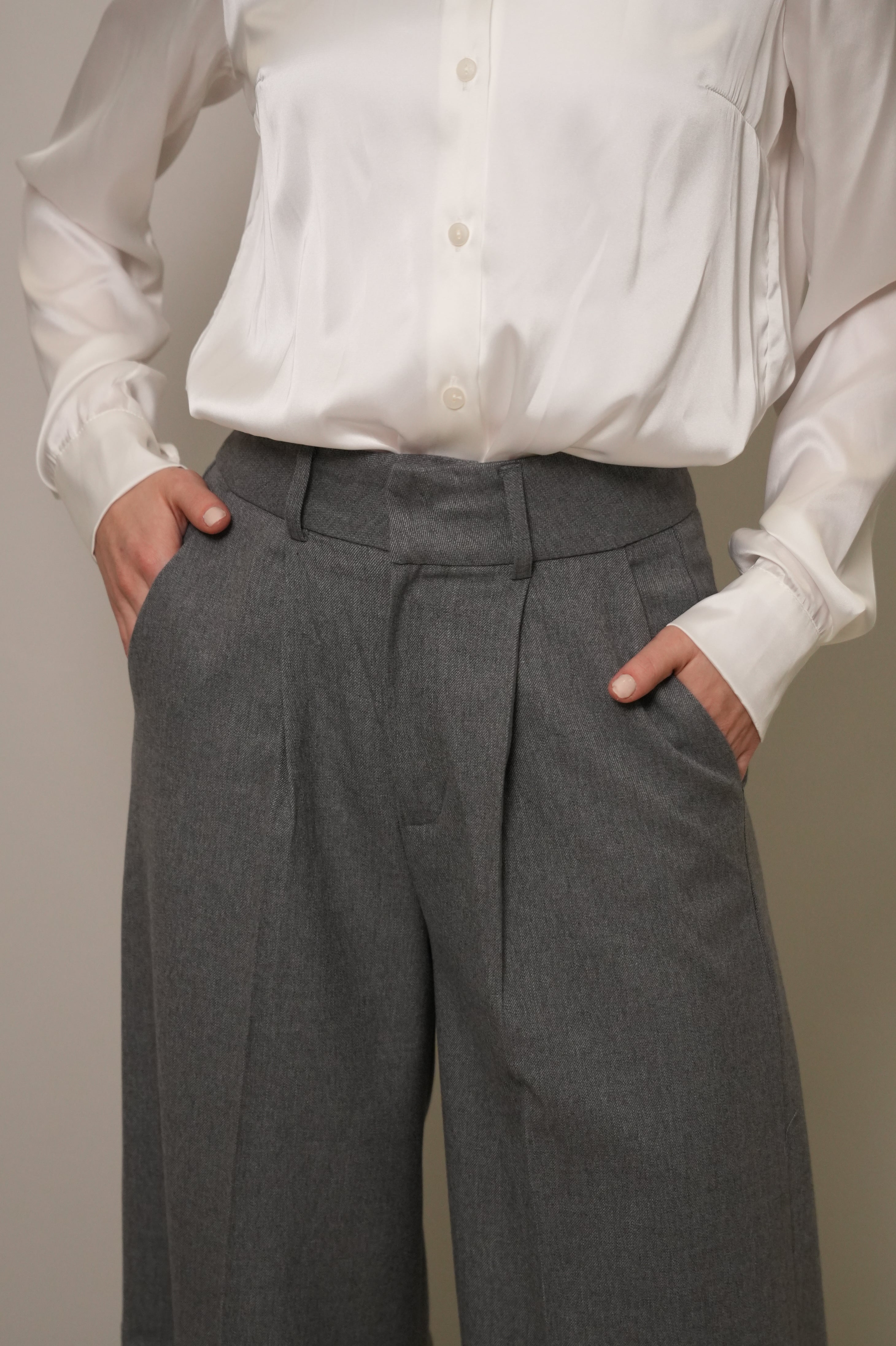 Yüksek Bel Gri Bol Paça Kumaş Pantolon