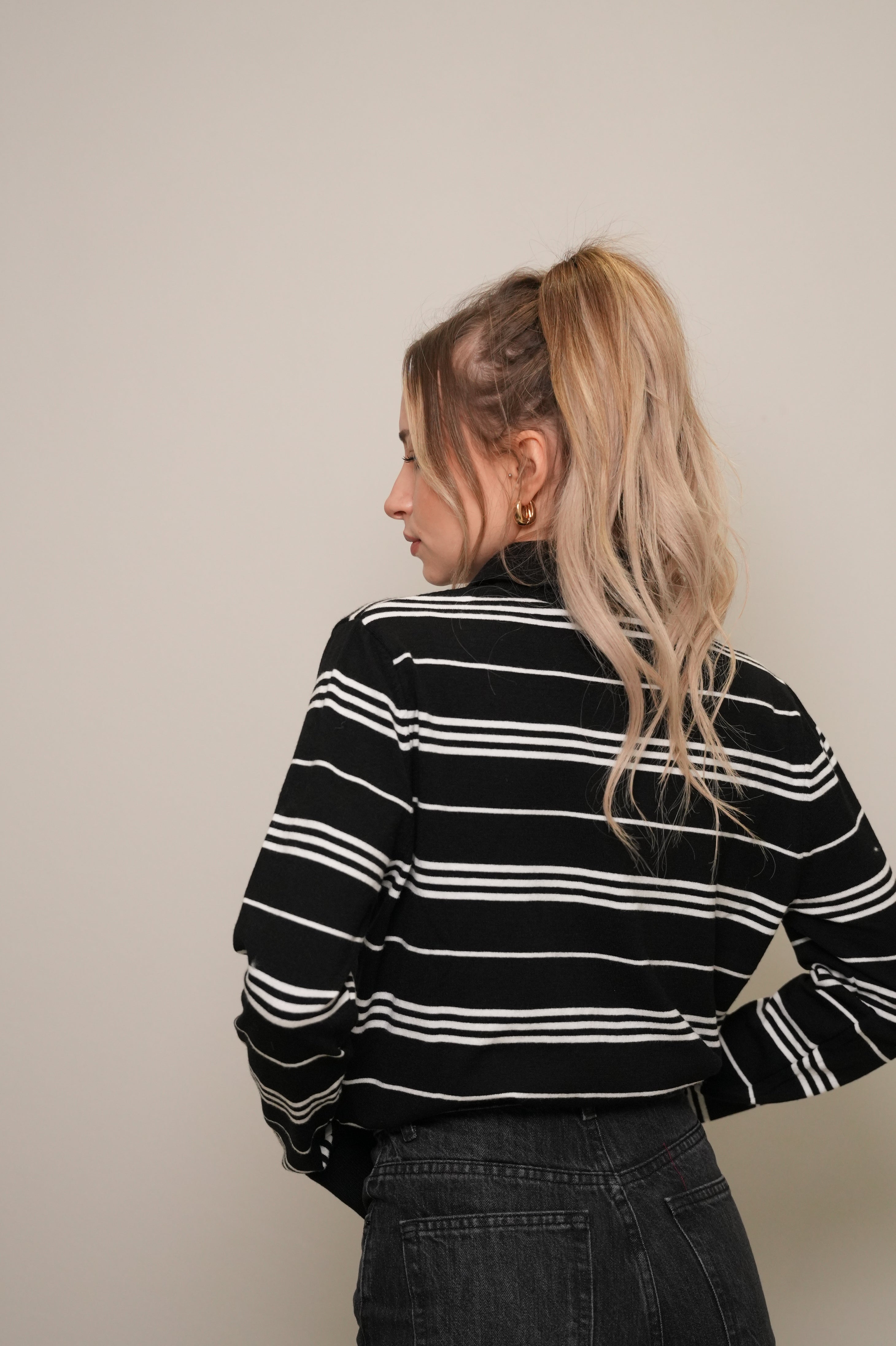 Çizgili Polo Yaka Triko Bluz – Siyah