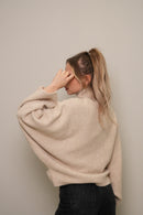 Kadın Boğazlı Yaka Oversize Triko Kazak – Bej