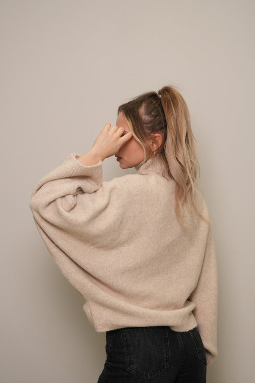 Kadın Boğazlı Yaka Oversize Triko Kazak – Bej