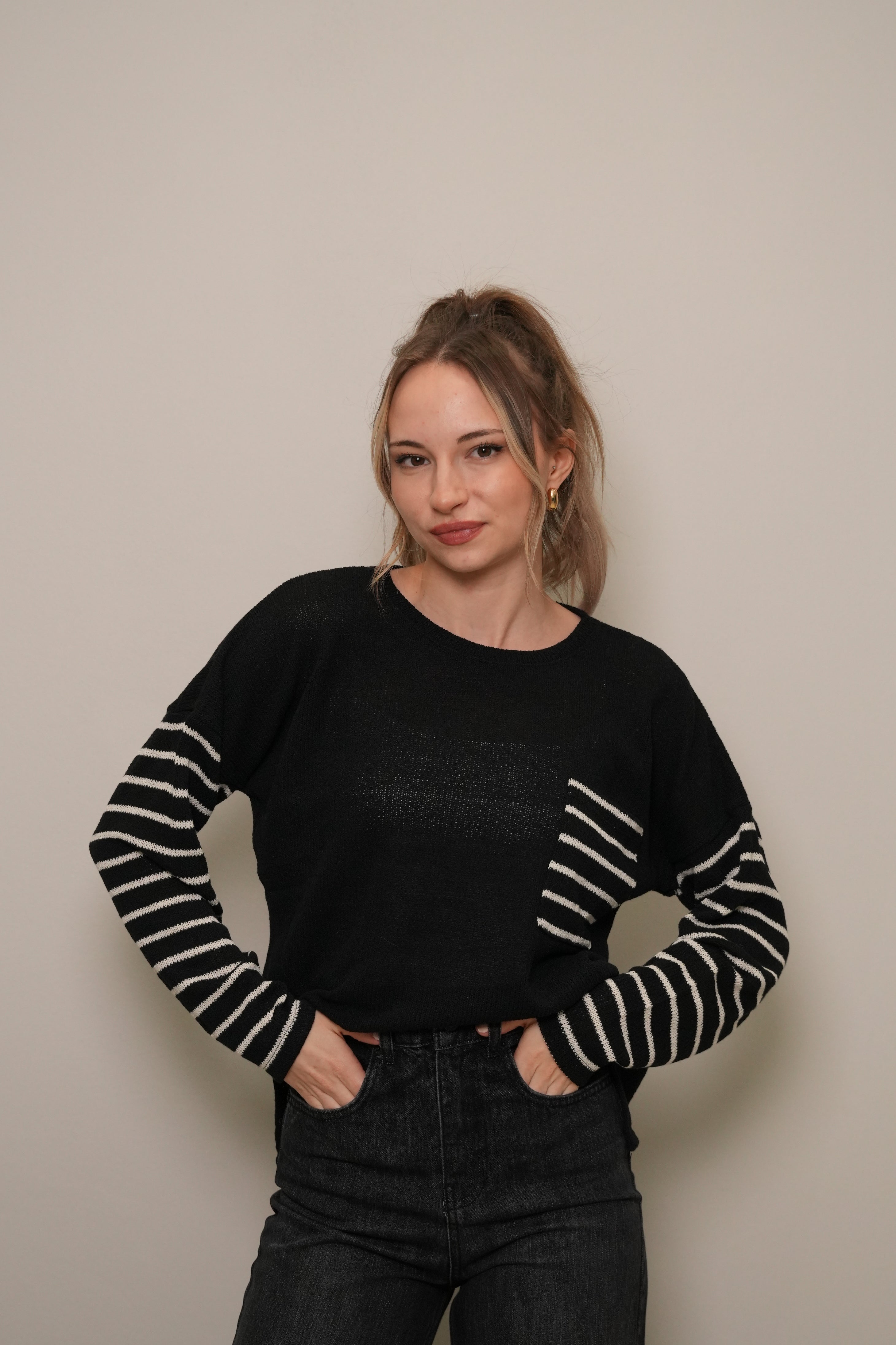 Siyah Çizgili Kol Detaylı Oversize Triko Kazak