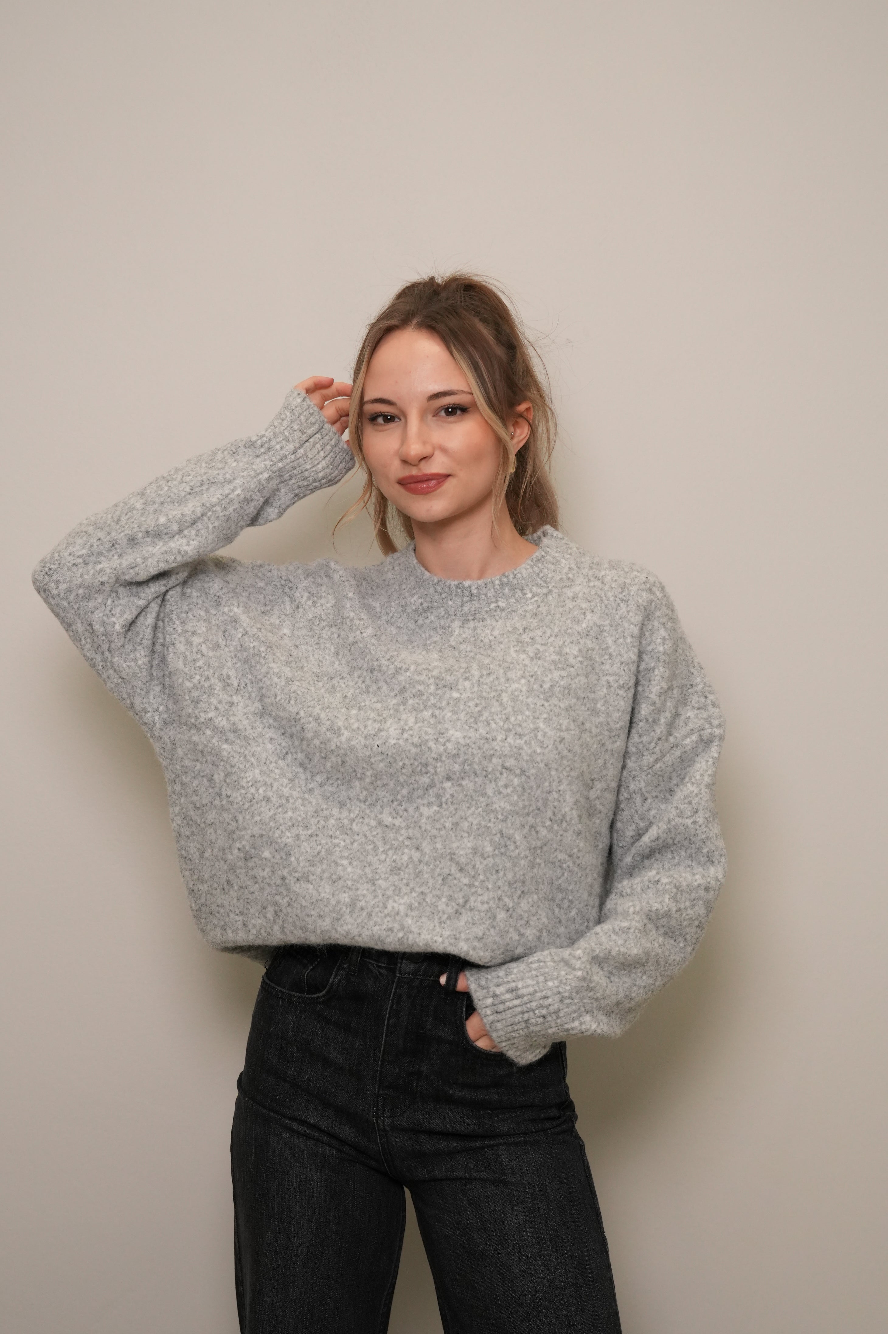 Oversize Yuvarlak Yaka Yumuşak Dokulu Triko Kazak - Gri