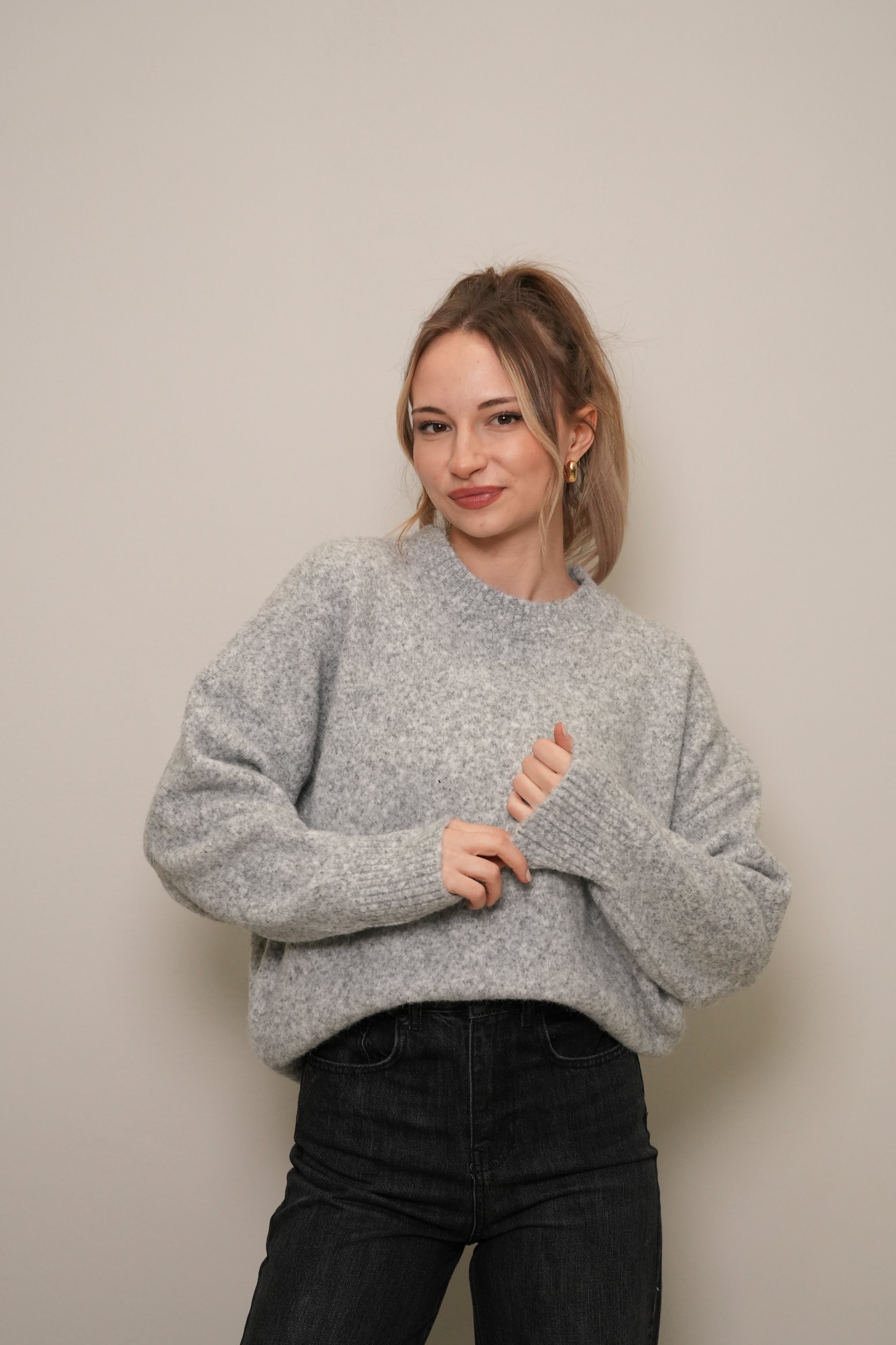 Oversize Yuvarlak Yaka Yumuşak Dokulu Triko Kazak - Gri