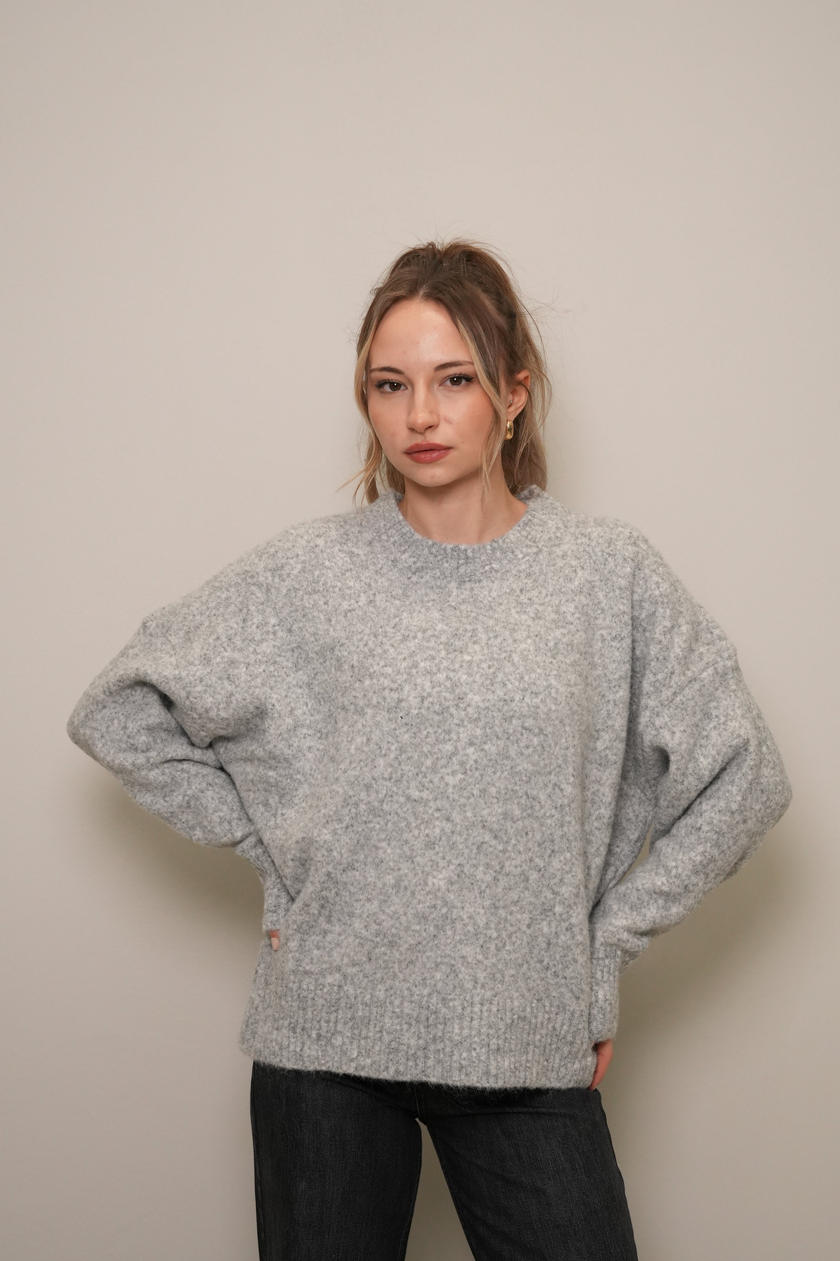 Oversize Yuvarlak Yaka Yumuşak Dokulu Triko Kazak - Gri