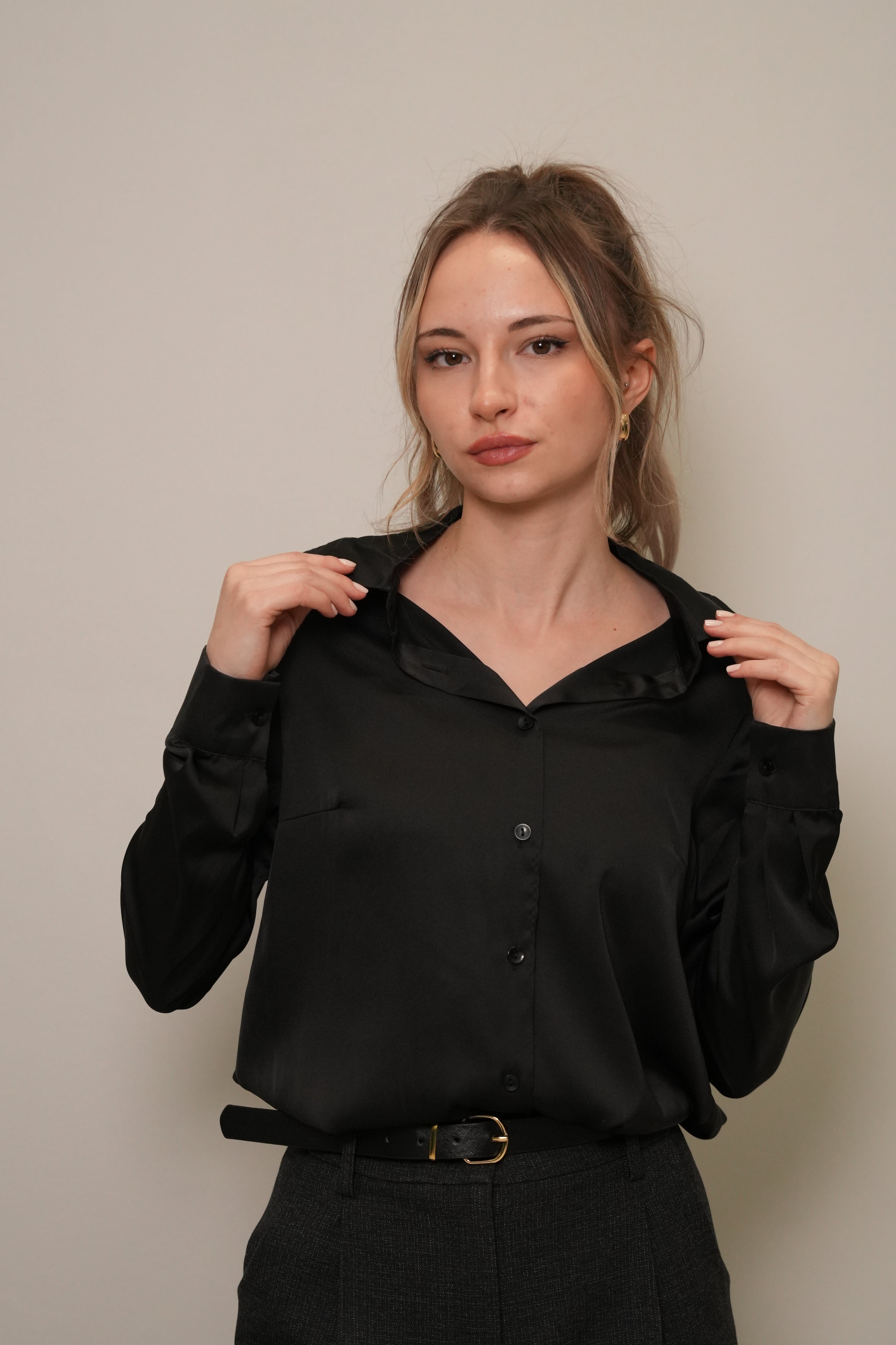 Siyah Saten Görünümlü Klasik Yaka Gömlek