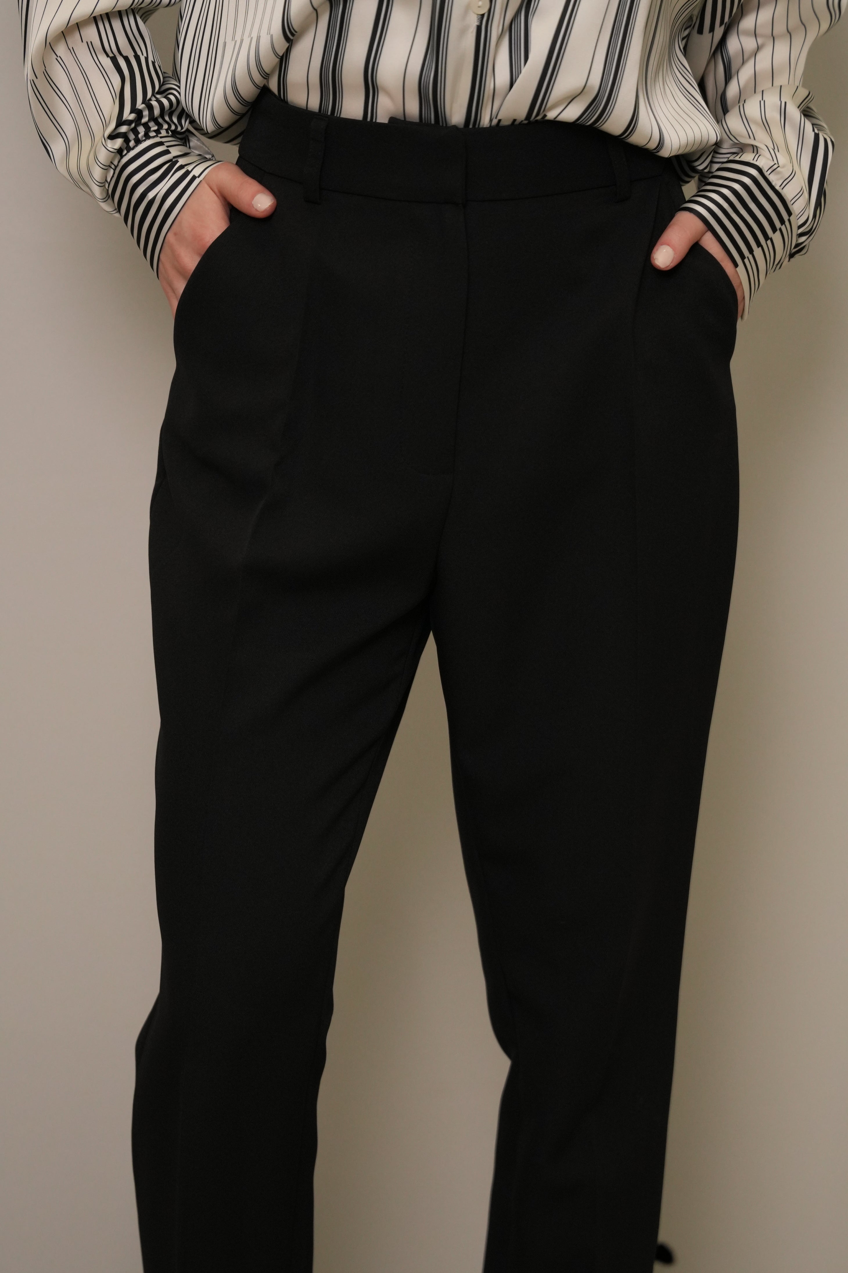 Siyah Yüksek Bel Pensli Klasik Kumaş Pantolon