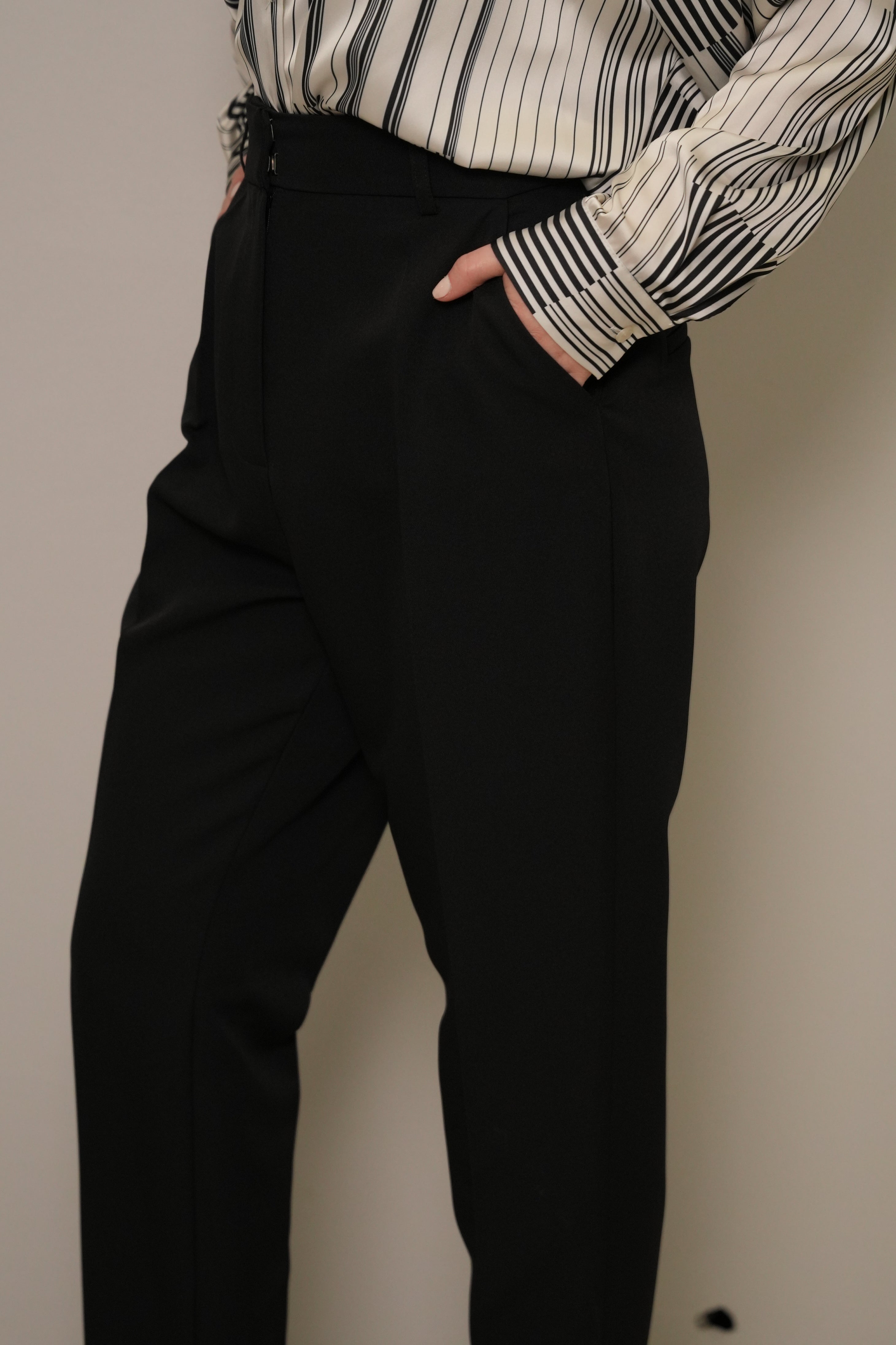 Siyah Yüksek Bel Pensli Klasik Kumaş Pantolon