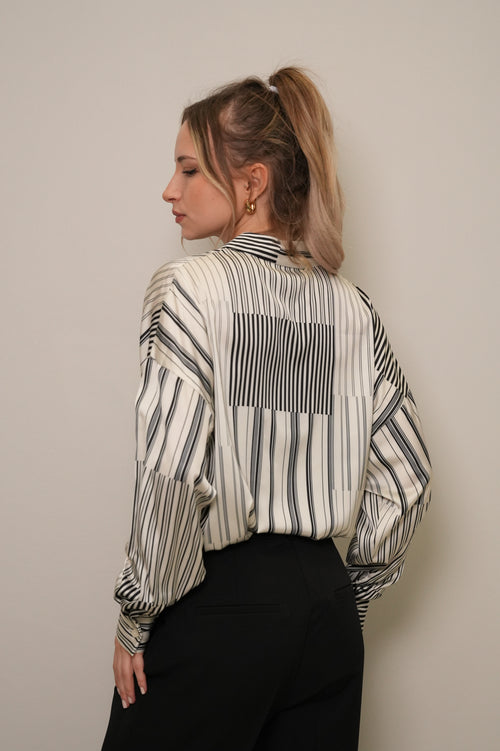 Siyah-Ekru Geometrik Çizgili Oversize Saten Gömlek