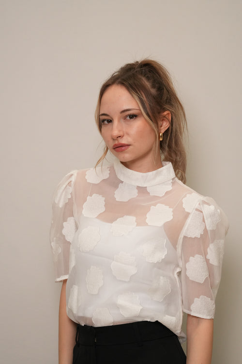 Ekru Dik Yaka Kabartma Çiçek Desenli Organze Bluz