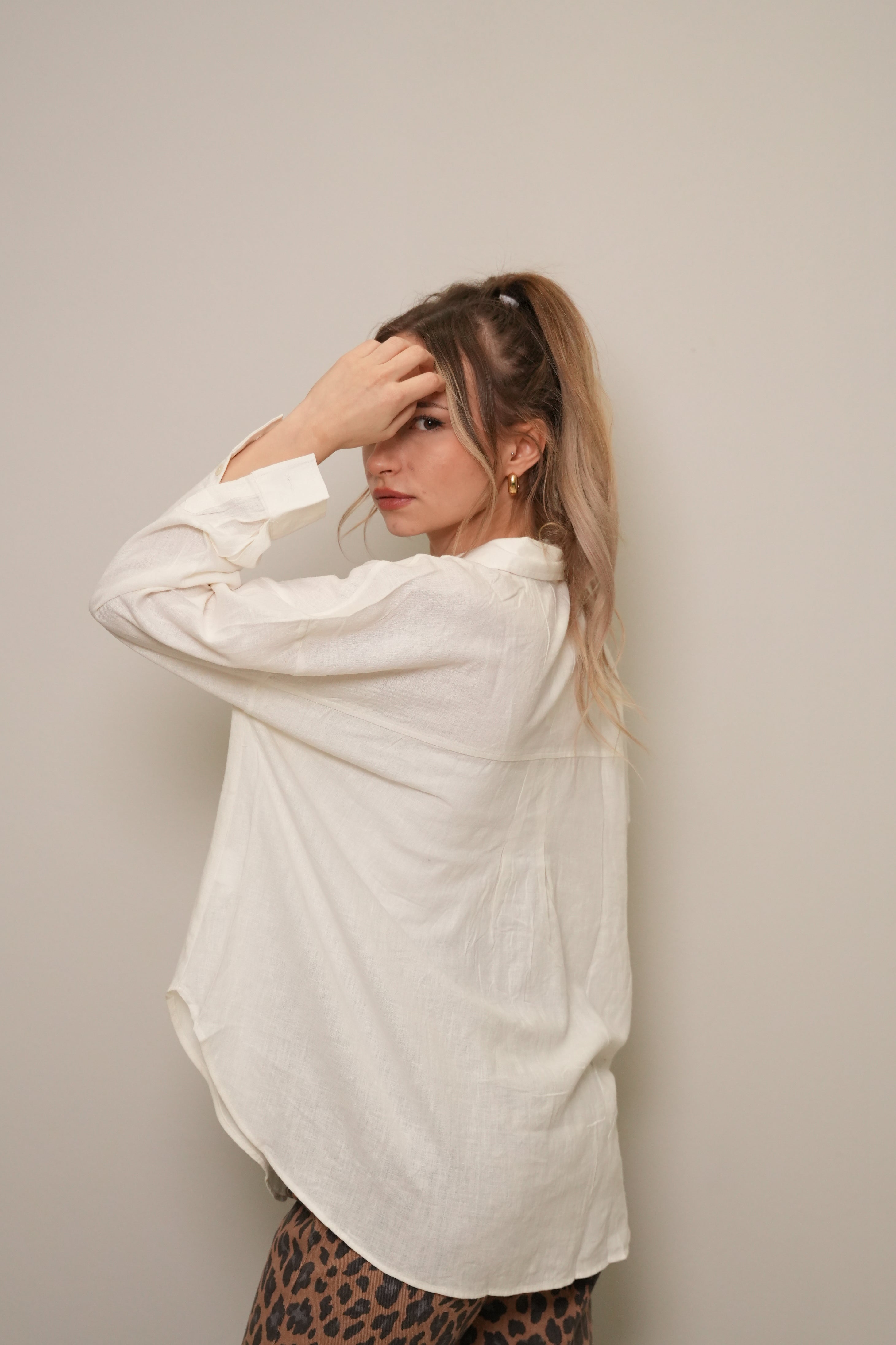 Ekru Oversize Tek Cepli Doğal Dokulu Gömlek