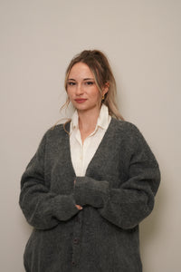 Füme Oversize V Yaka Tüylü Dokulu Örgü Hırka