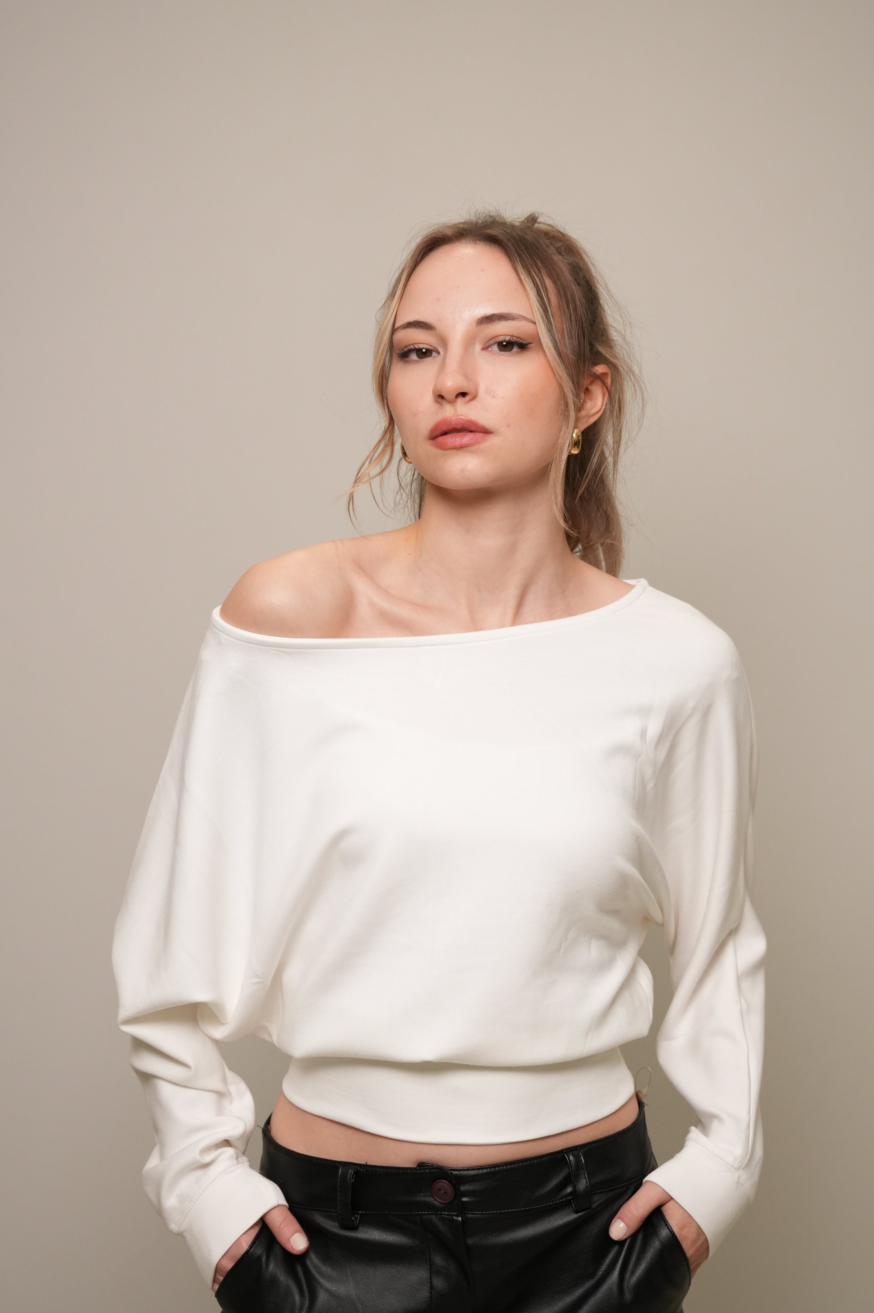 Kadın Kayık Yaka Rahat Kesim Uzun Kollu Üst